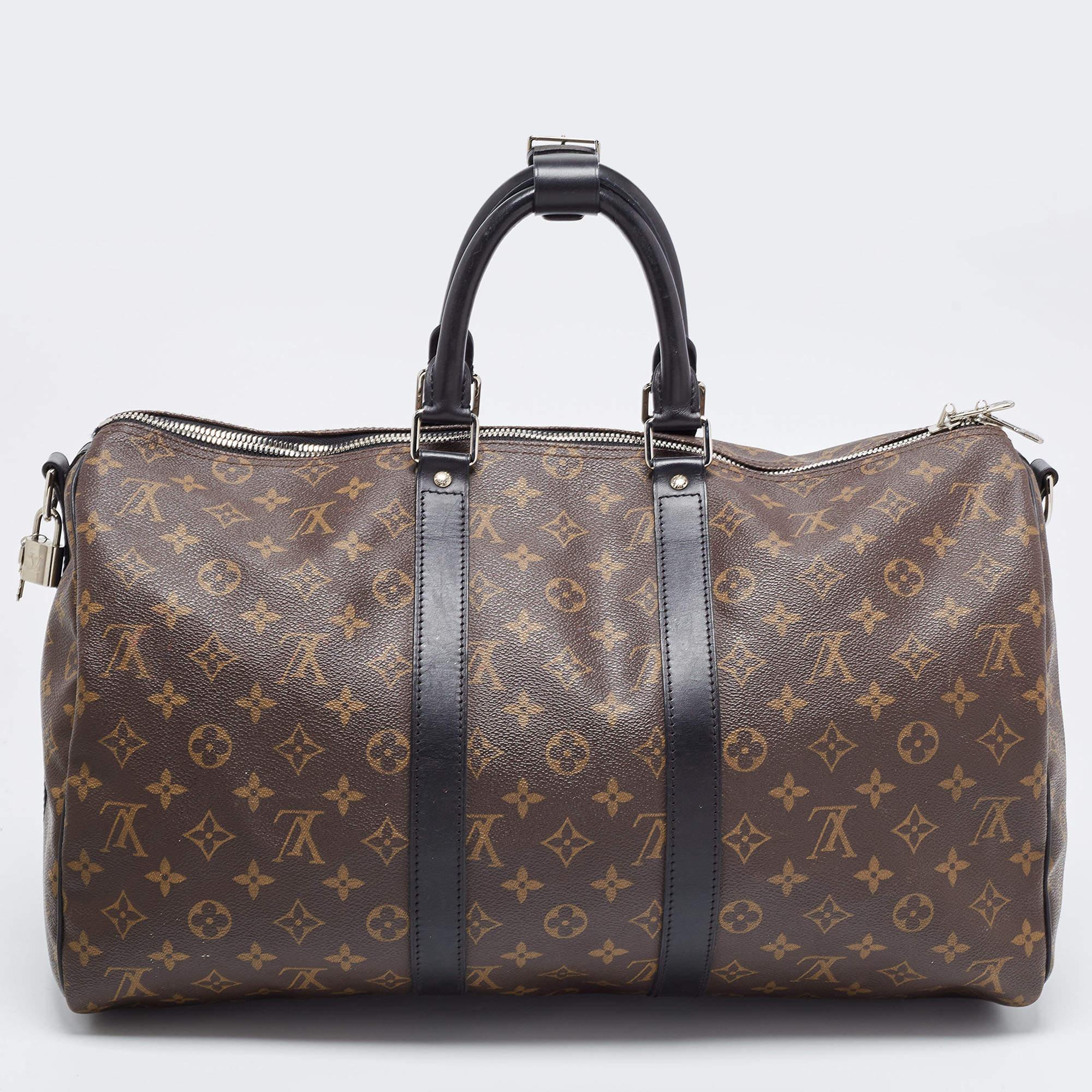 Perfect for conveniently housing your essentials in one place, this Louis Vuitton Keepall is a worthy investment. It has notable details and offers a look of luxury.

