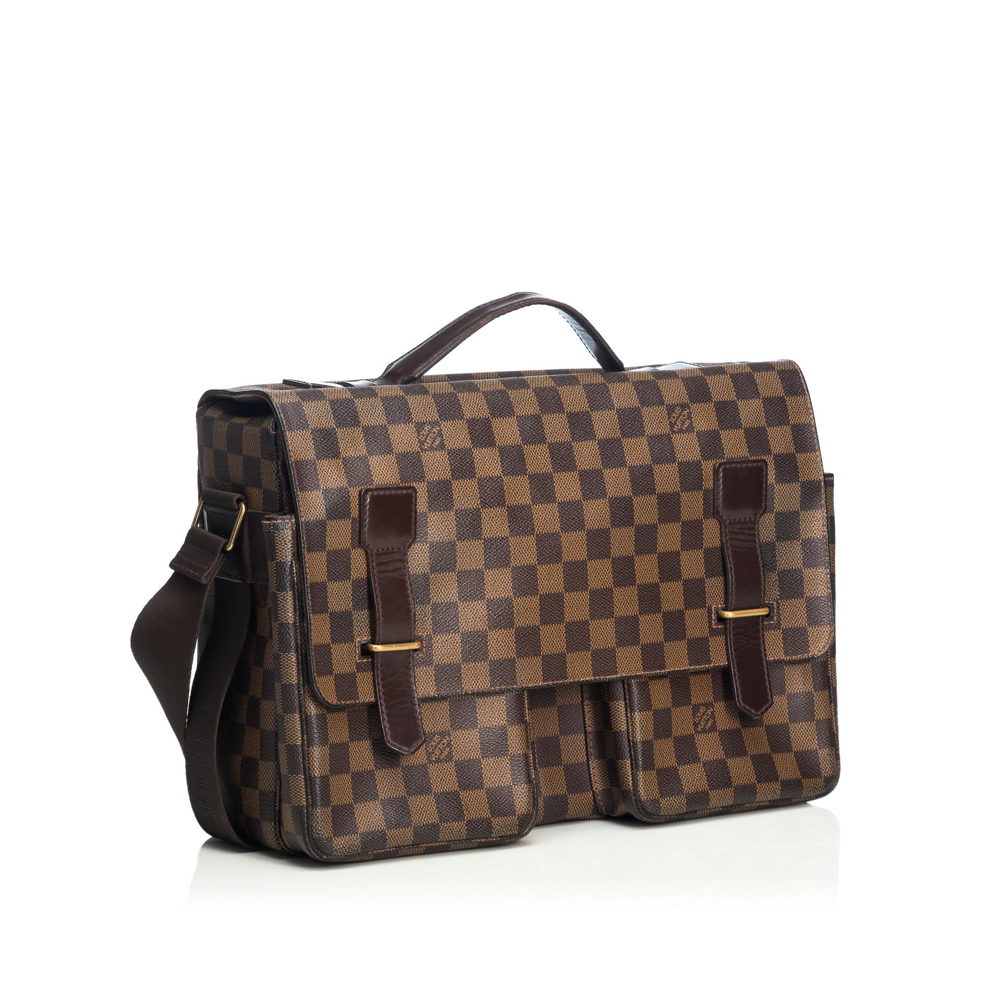 The Broadway features a damier canvas body, exterior open pockets, a flat strap, a front flap, and an interior slip pocket. It carries as B+ condition rating.

Inclusions: 
Box


Louis Vuitton pieces do not come with an authenticity card please
