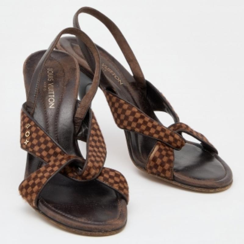 Louis Vuitton Sandalias de piel y pelo de becerro Damier Ebene marrón talla 38 en Bastante bueno Estado en Dubai, Al Qouz 2
