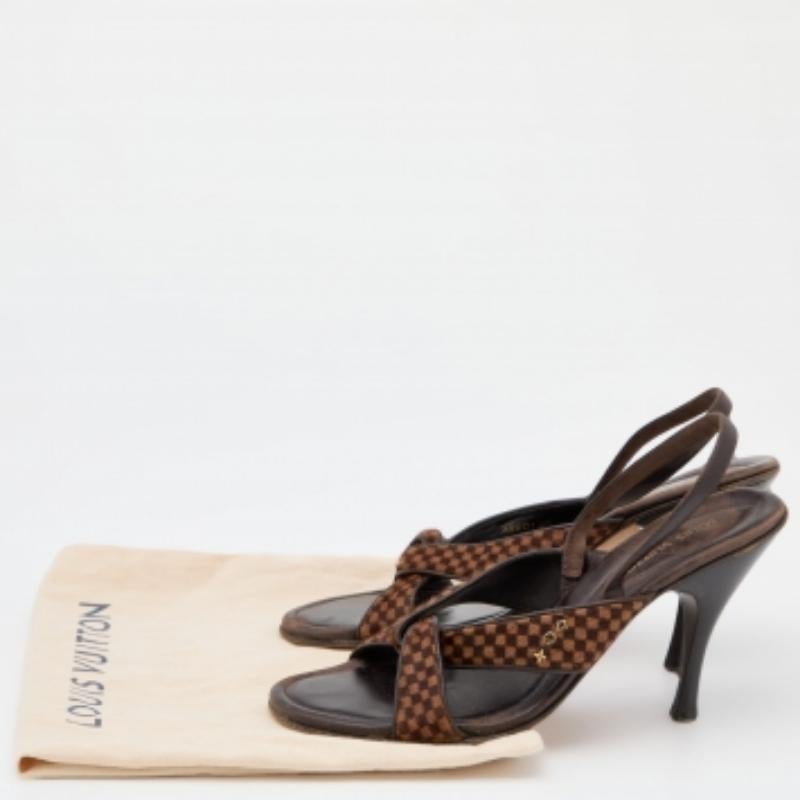 Louis Vuitton Sandalias de piel y pelo de becerro Damier Ebene marrón talla 38 3