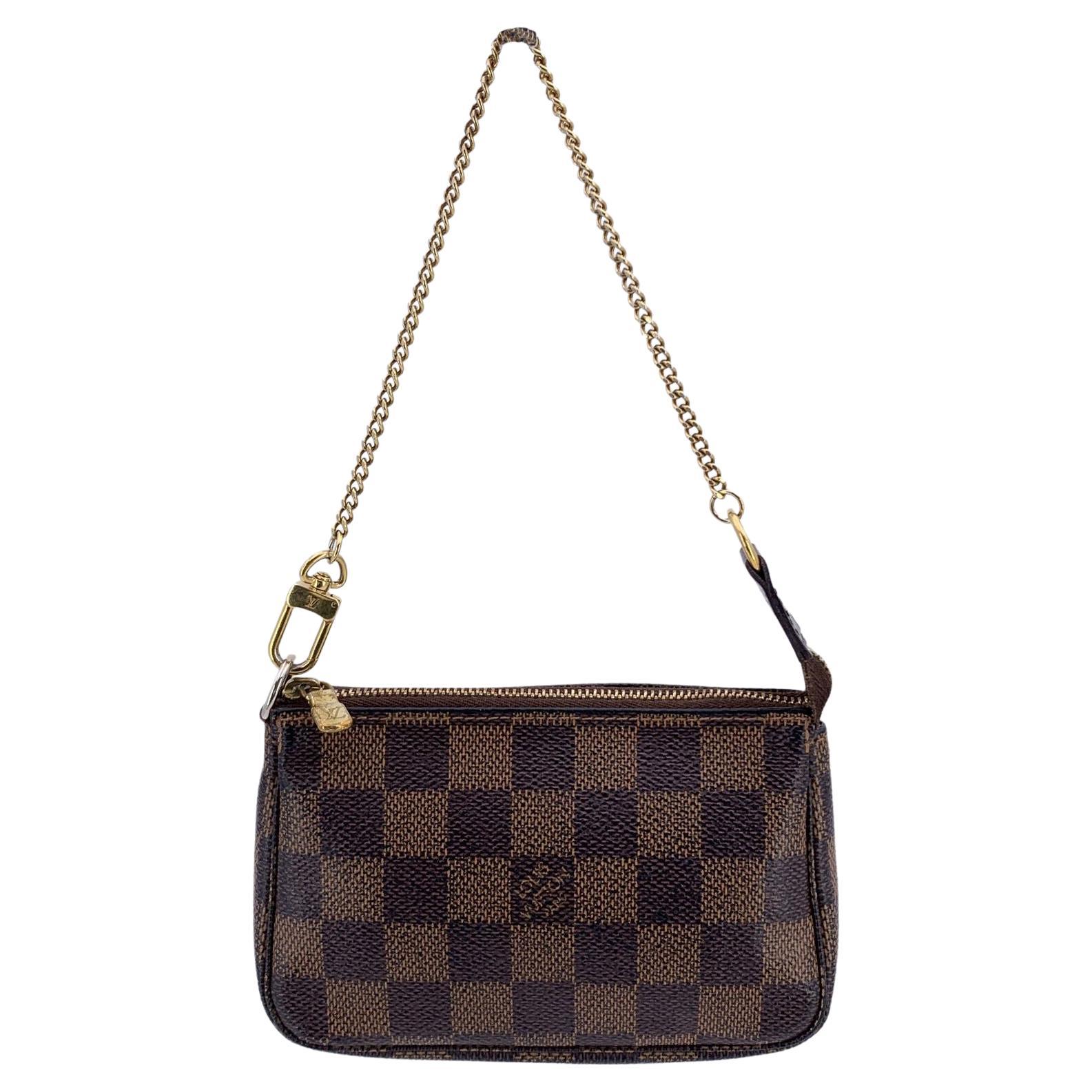 What is a mini pochette?