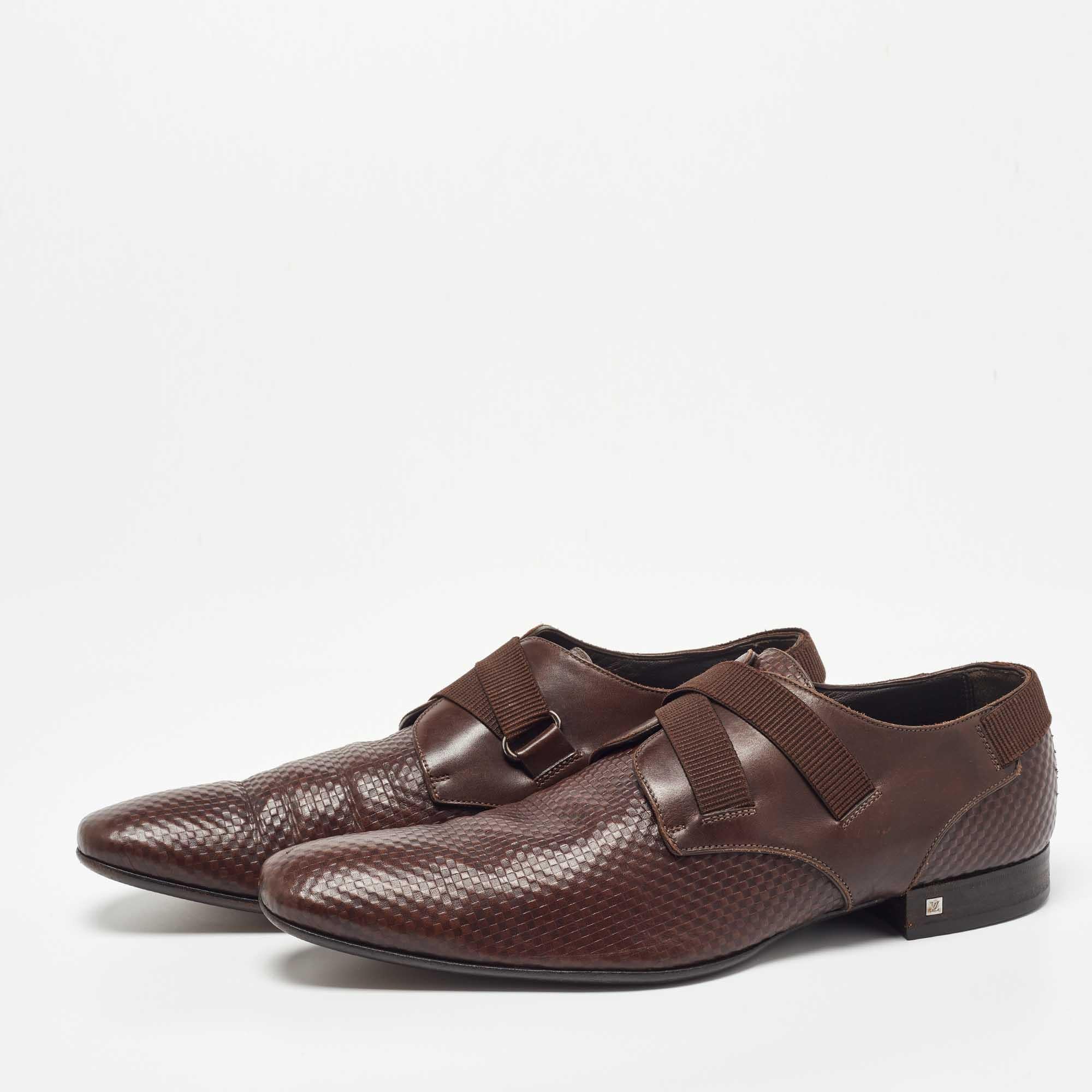 These Louis Vuitton derby shoes aim to deliver a fashionable result. Constructed using leather, these shoes are as durable as they are appealing.

