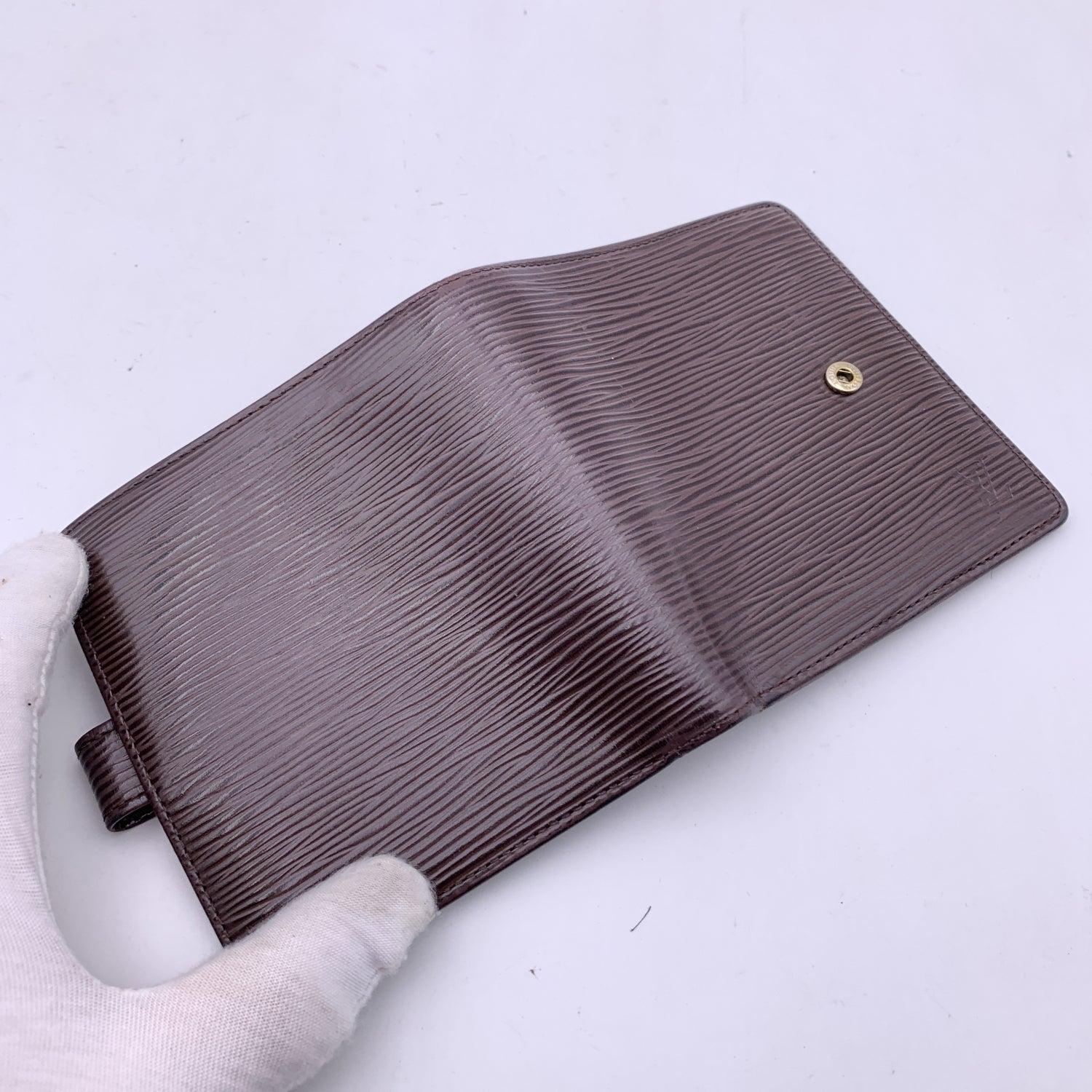Louis Vuitton Brown Epi Leather Compact Wallet Coin Purse In Good Condition For Sale In Rome, Rome