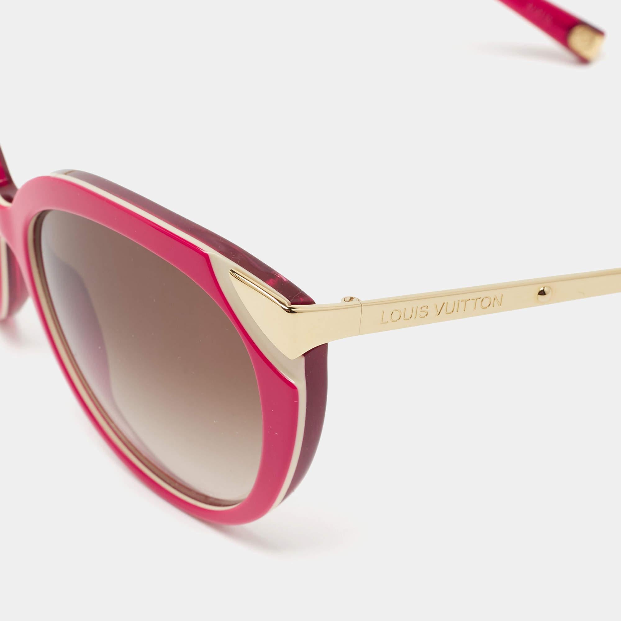 Embrace sunny days in full style with help from this pair of sunglasses by Louis Vuitton. Created with expertise, the luxe sunglasses feature a well-designed frame and high-grade lenses that are equipped to protect your eyes.

Includes: Original Case