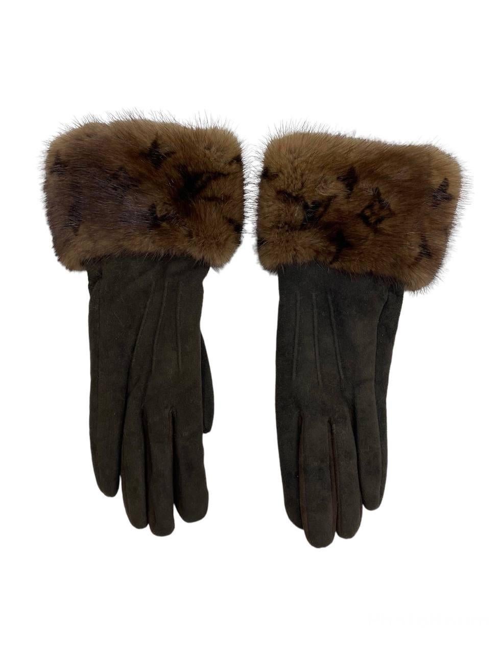 Fantastic Louis Vuitton gloves in mink with fire-branded logo.
Very good condition.Size S.