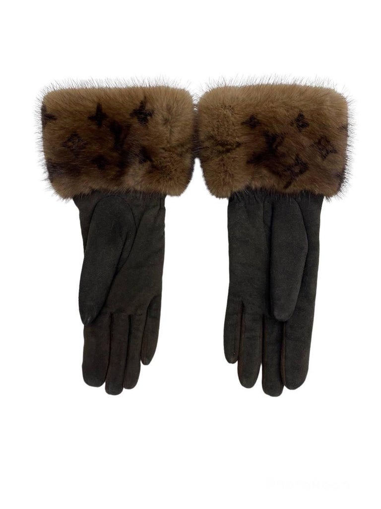 Mink gloves Louis Vuitton Black size M International in Mink - 28941834