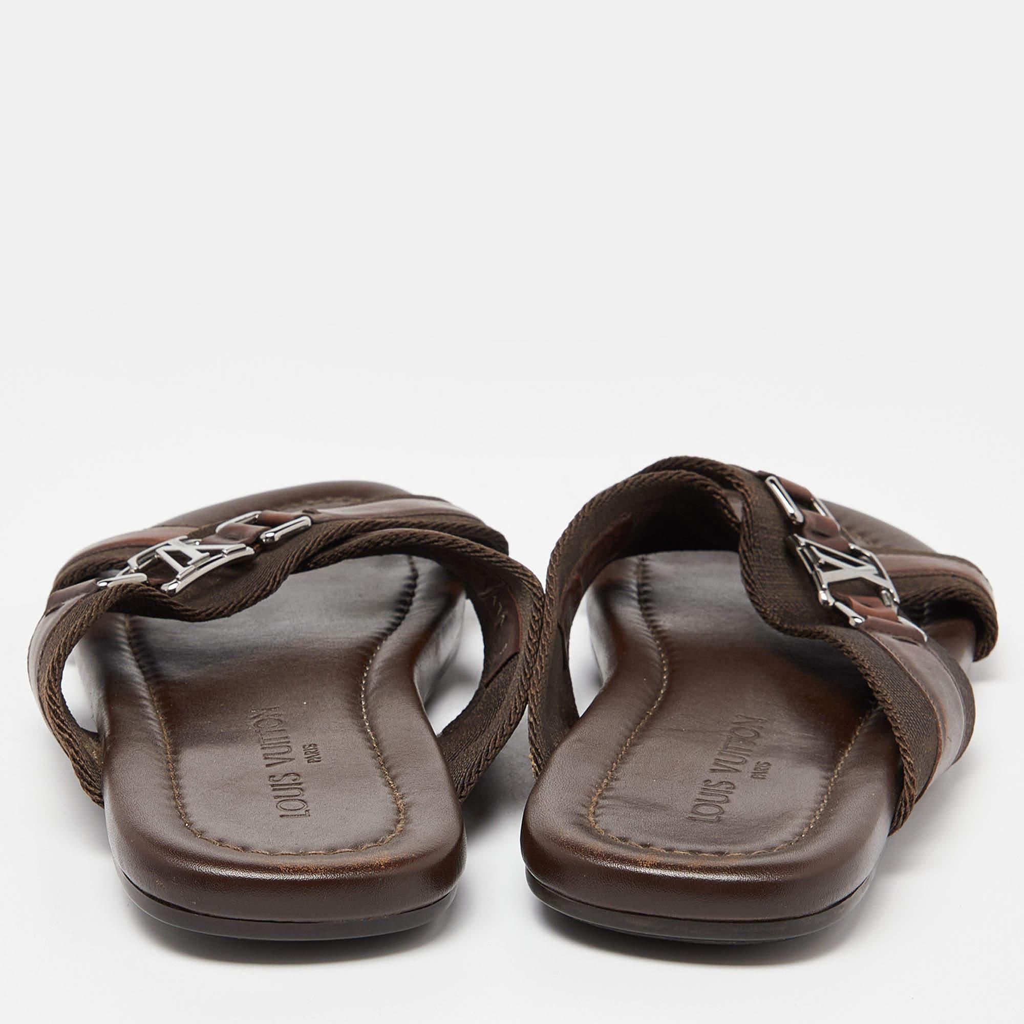 Frame your feet with these Louis Vuitton flat slides. Created using the best materials, the flats are perfect for everyday use.

