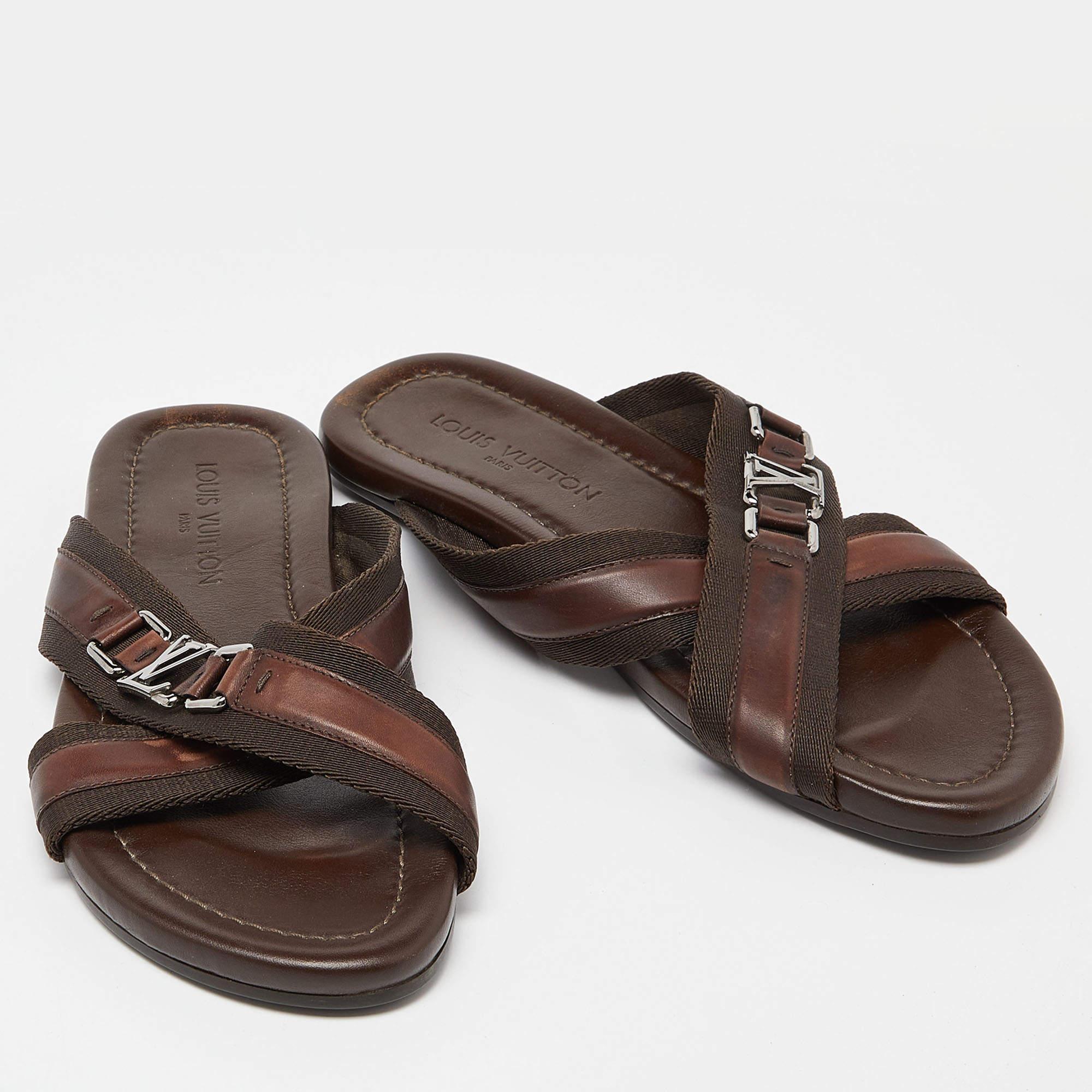 Louis Vuitton Brown Leather and Canvas Criss Cross Flat Slides Size 43 In Good Condition For Sale In Dubai, Al Qouz 2
