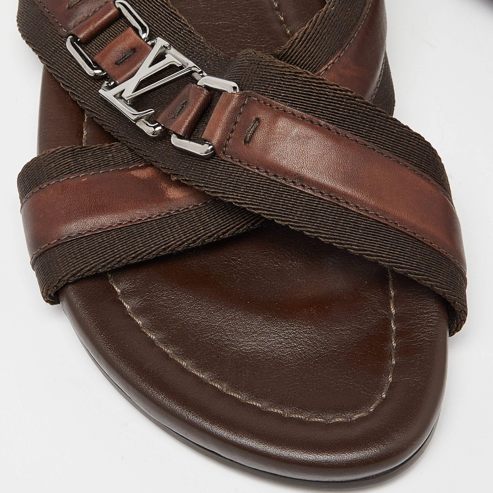 Men's Louis Vuitton Brown Leather and Canvas Criss Cross Flat Slides Size 43 For Sale