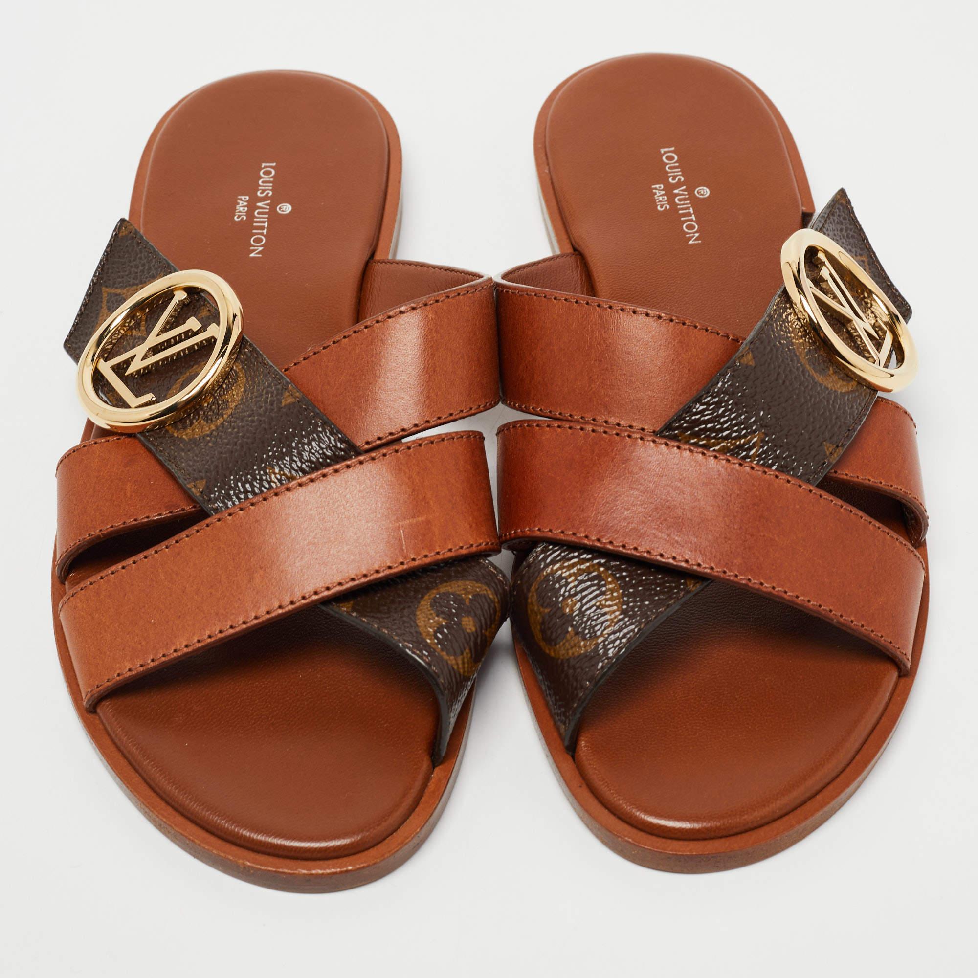 A perfect blend of luxury, style, and comfort, these designer flats are made using quality materials and frame your feet in the most elegant way. They can be paired with a host of outfits from your wardrobe.

