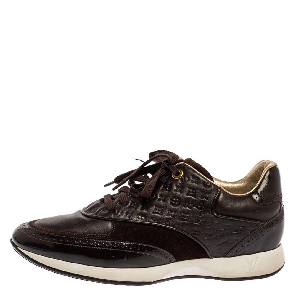 Made to provide comfort, these sneakers by Louis Vuitton are trendy and stylish. They've been crafted from monogram coated leather and suede and designed with lace-up vamps and brogue detailing on the toes. Wear them with your casual outfits for a