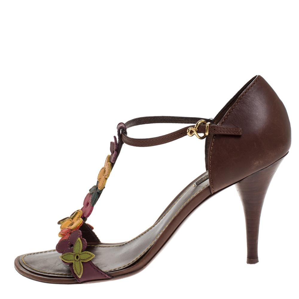 These sandals from the house of Louis Vuitton are a fine blend of comfort and class. Crafted in Italy, they are made from quality leather and come in a lovely shade of brown. They have t-straps with signature floral motifs, buckled ankle straps, 9