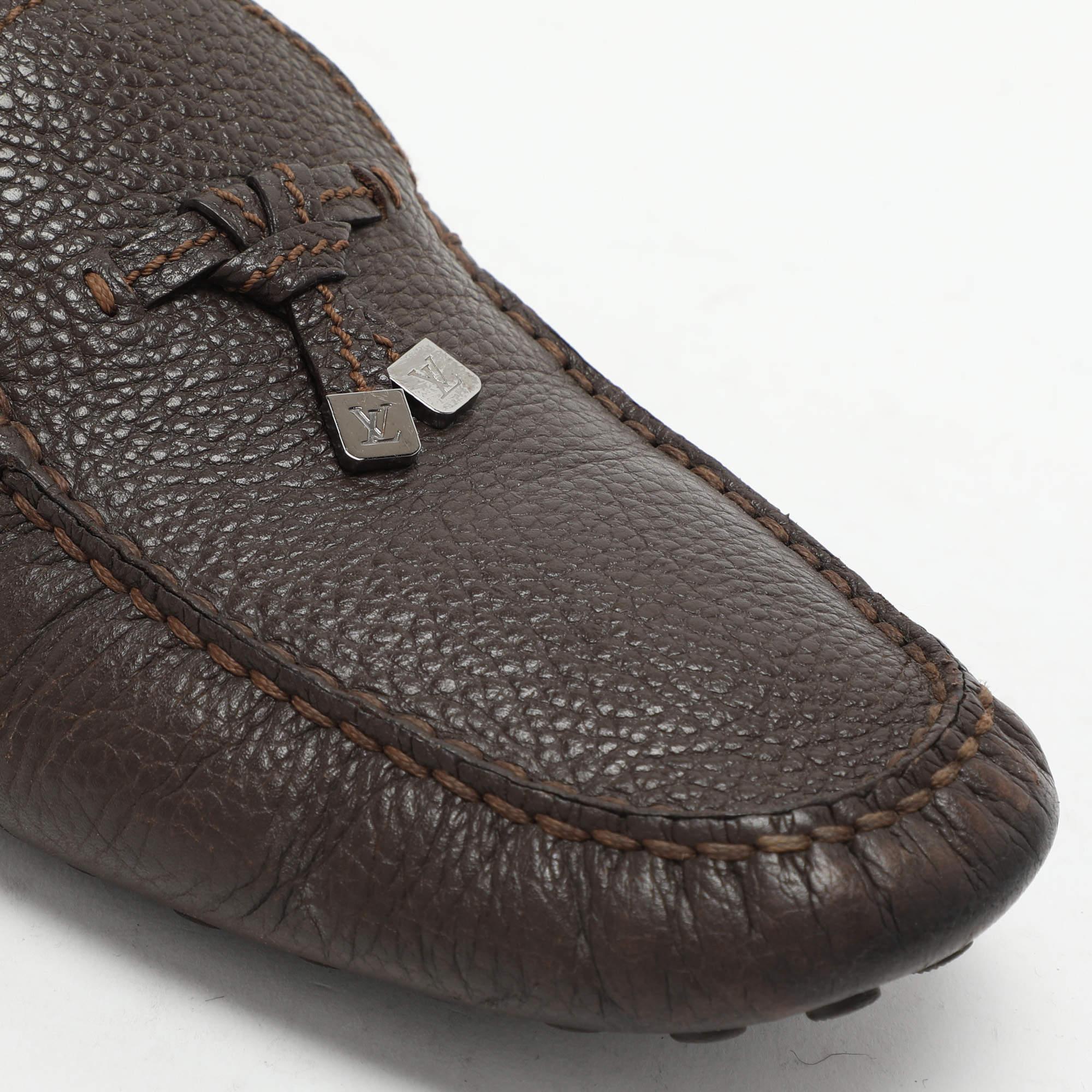 Louis Vuitton Mocassins à nœud en cuir Brown Taille 44 en vente 2