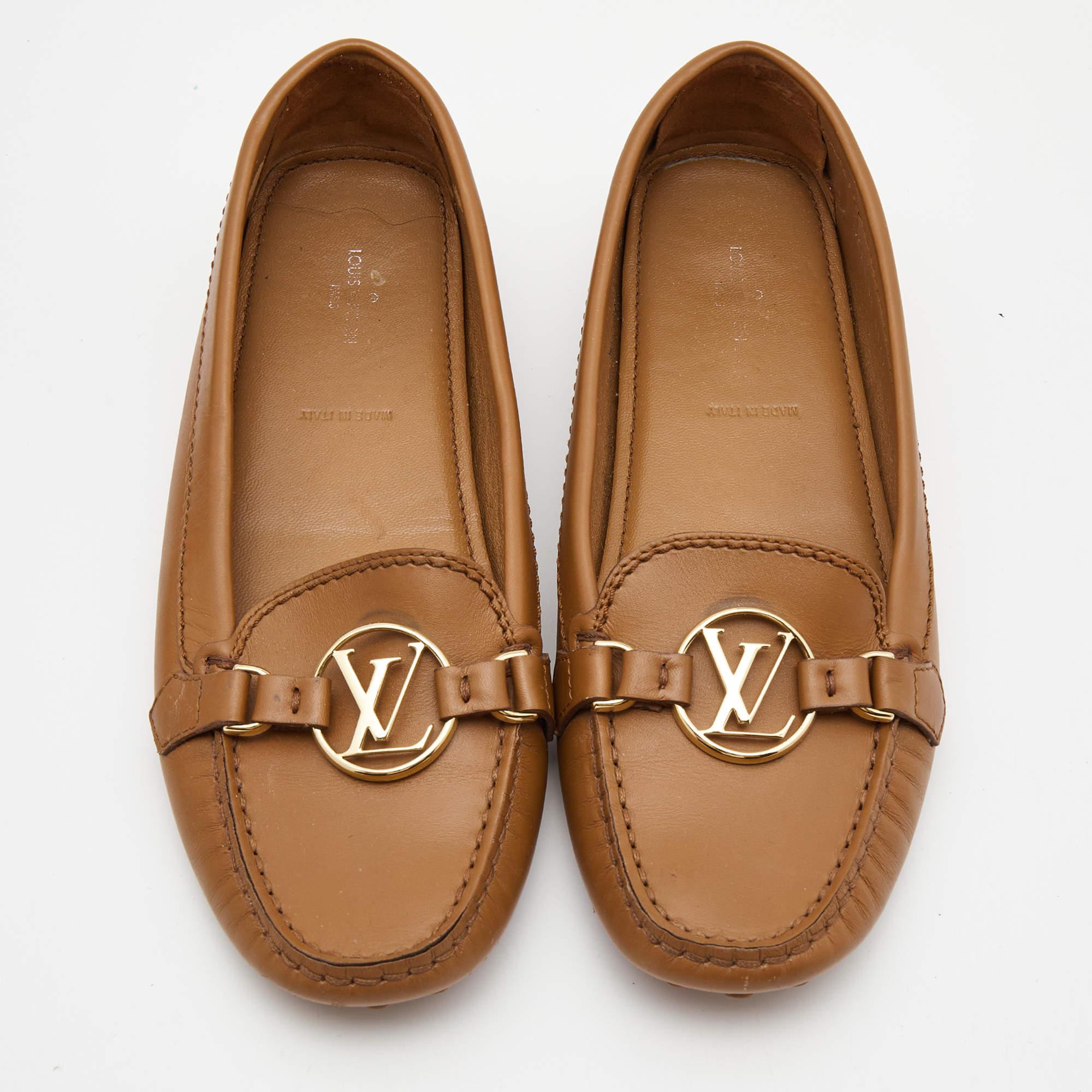 Louis Vuitton Brown Leder Dauphine Loafers Größe 37.5 im Zustand „Gut“ im Angebot in Dubai, Al Qouz 2