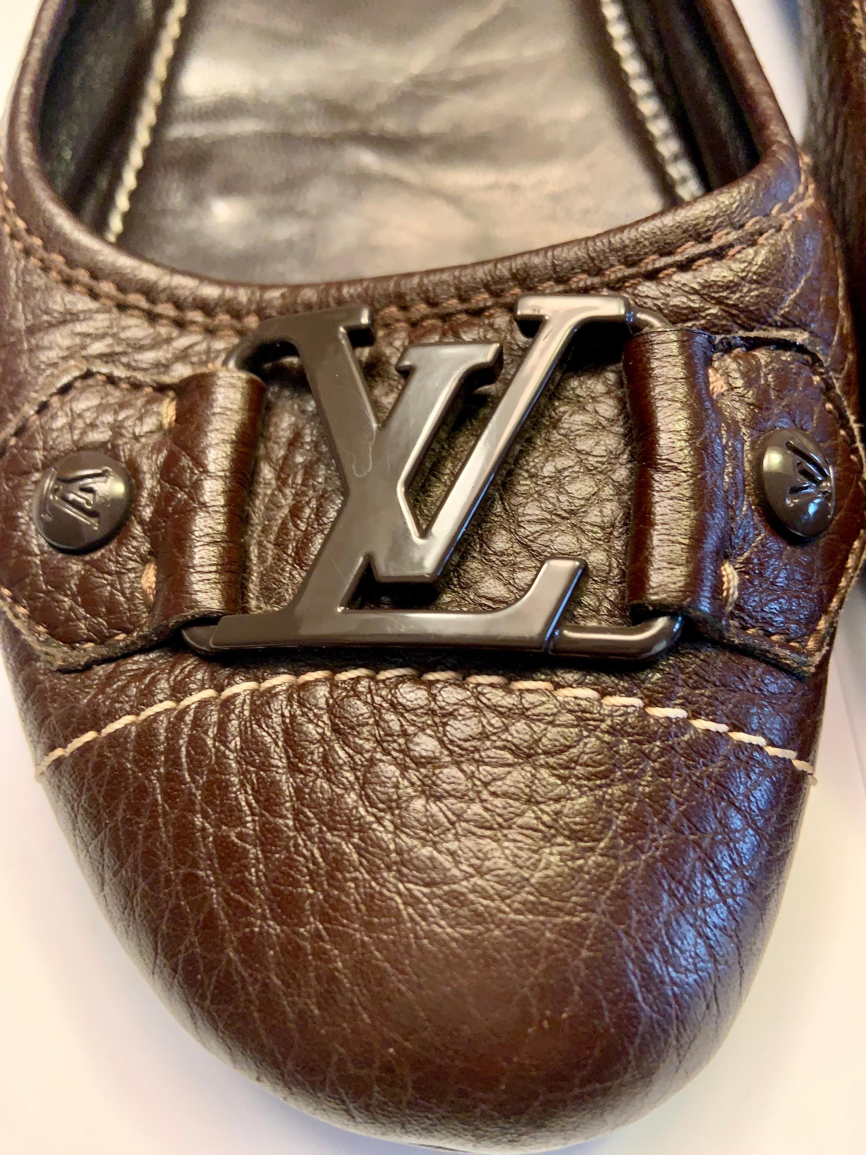 These Louis Vuitton brown leather flats have the LV logo in dark brown on the toe cap.  The dark brown leather is accented with white stitching and they are fully leather lined.  The shoes are marked a size 38 1/2 and they have very little wear. 