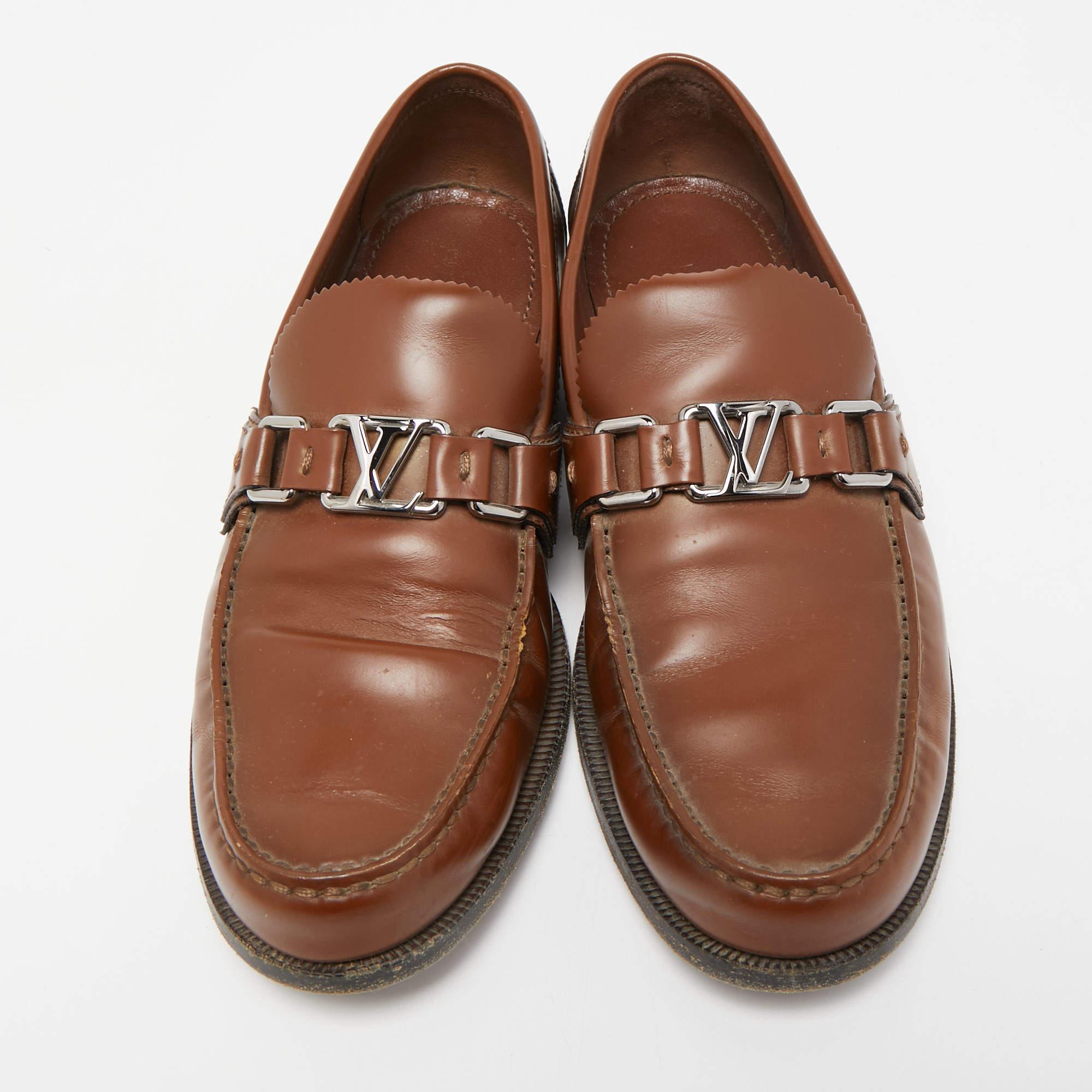 Practical, fashionable, and durable—these designer loafers are carefully built to be fine companions to your formal style. They come made using the best materials to be a prized buy.

Includes: Original Dustbag

