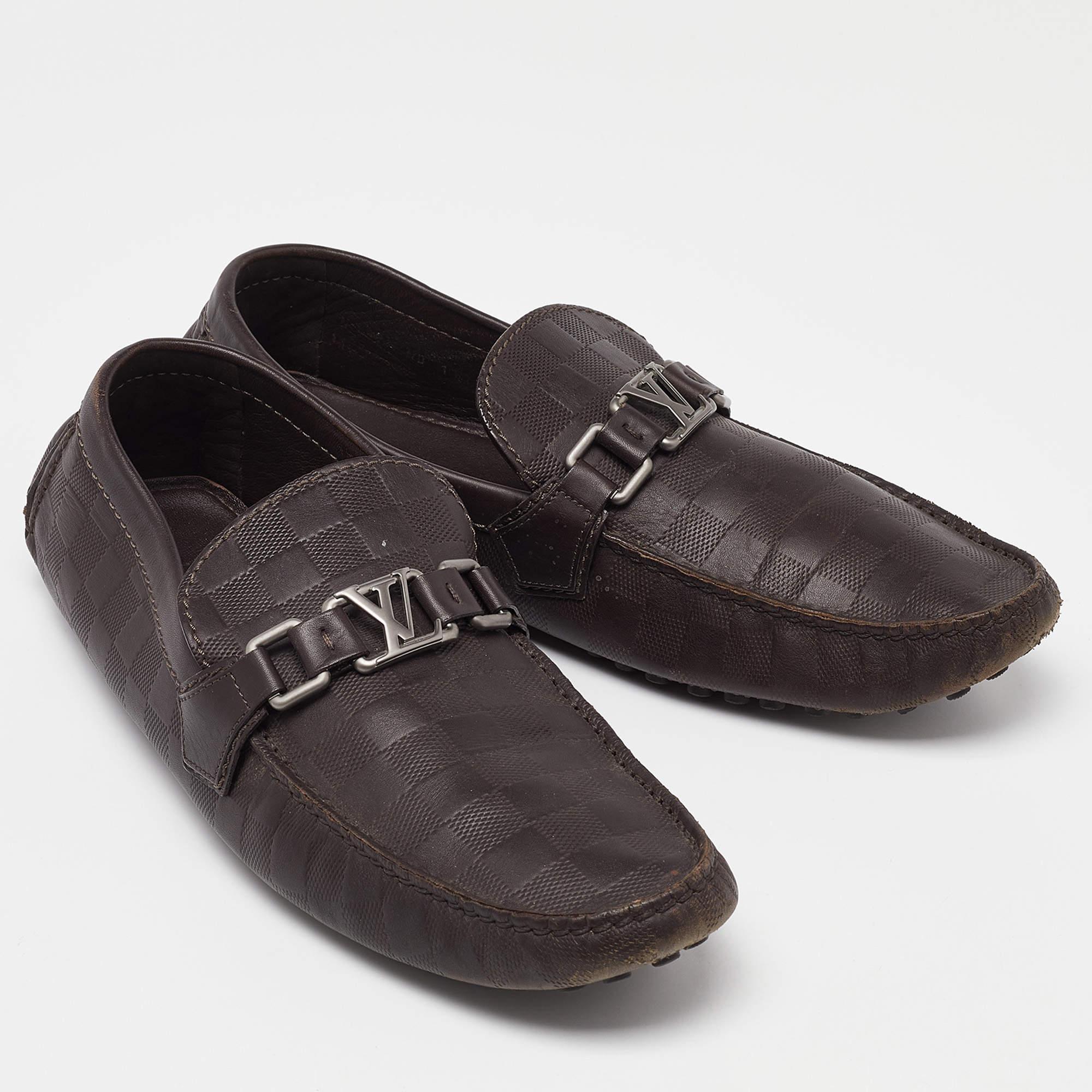Louis Vuitton Mocasines Slip On Hockenheim de cuero marrón talla 43.5 en Bueno estado para la venta en Dubai, Al Qouz 2