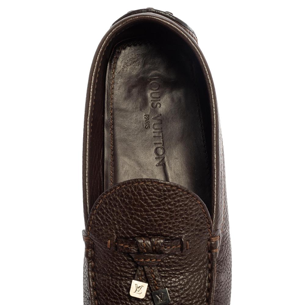 Braun Leder Logo Schleife Slip auf Loafers von Louis Vuitton Größe 44 im Angebot 1