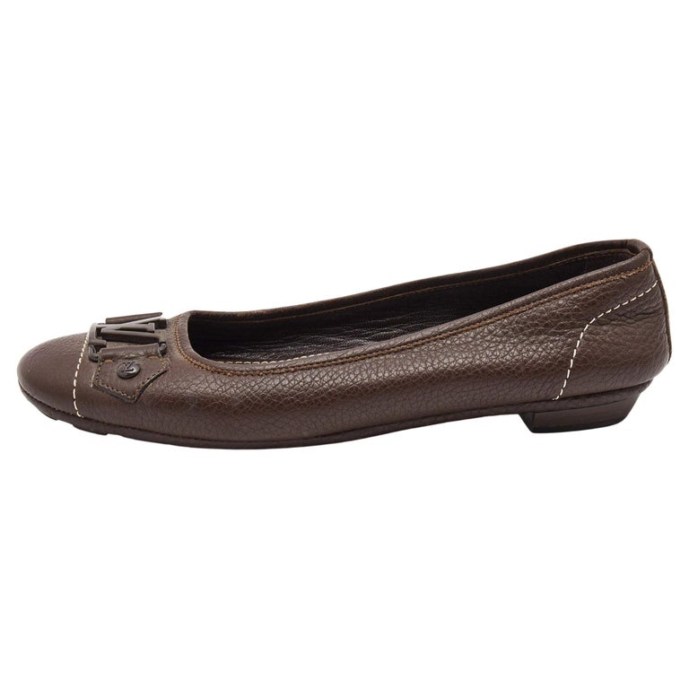 Louis Vuitton Brown Leather LV Buckle Ballet Flats Size 37.5 For Sale at  1stDibs