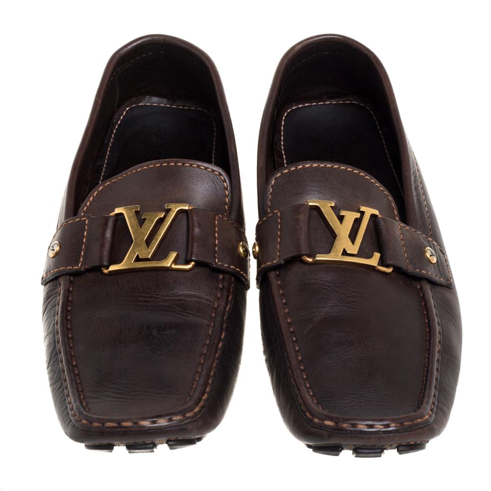Look sharp and neat with this pair of Monte Carlo loafers from Louis Vuitton. They have been crafted from brown leather and designed with the art of fine stitching and the signature 'LV' on the uppers. The pair is complete with comfortable insoles