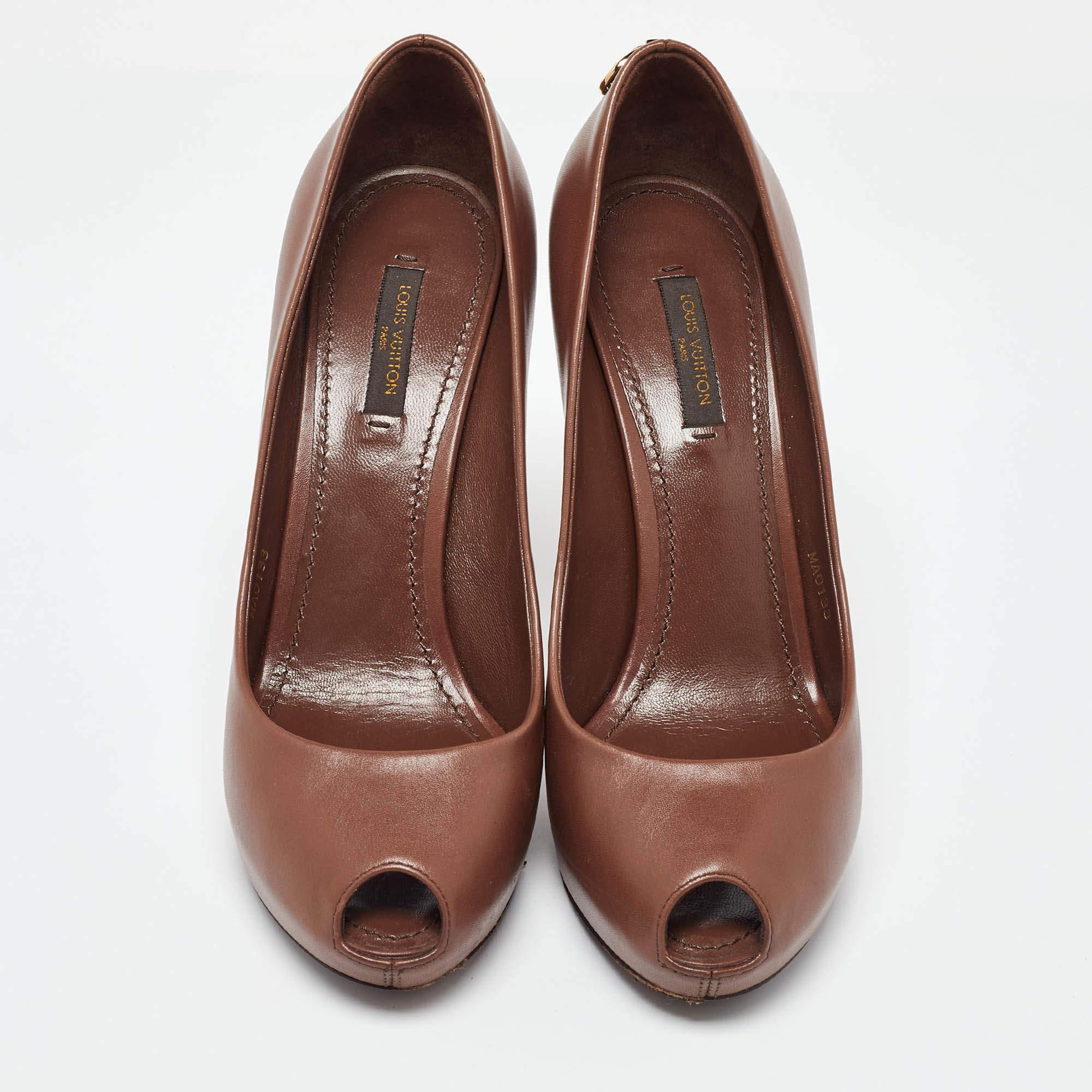 Louis Vuitton Pelle Marrone Oh Davvero! Piattaforma Peep Toe Pumps Taglia 37.5 In condizioni buone a Dubai, Al Qouz 2