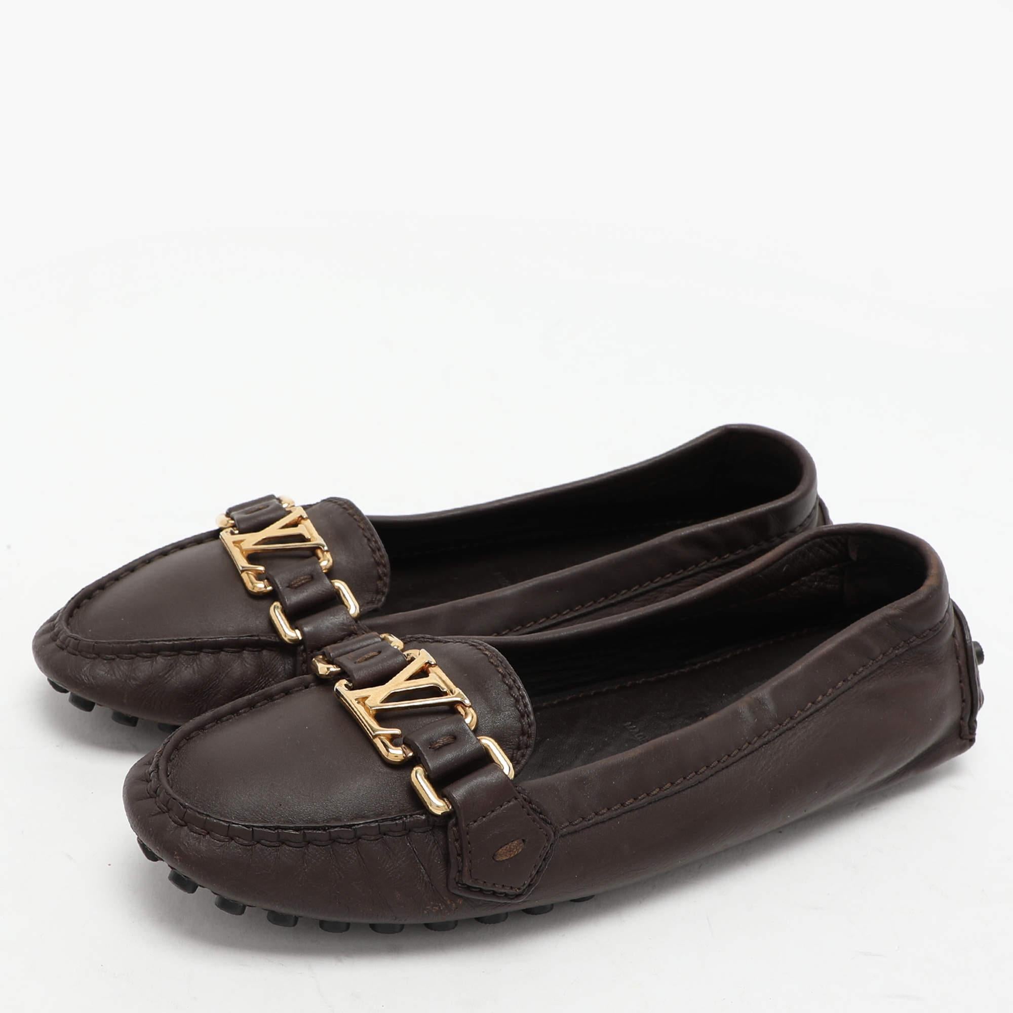 Praktisch, modisch und strapazierfähig - diese Designer-Slipper sind sorgfältig hergestellt, um Ihren täglichen Stil zu begleiten. Sie werden aus den besten MATERIALEN hergestellt und sind ein wertvoller Kauf.