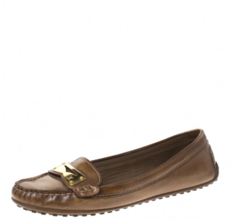 Louis Vuitton Mocassins en cuir marron Taille 38 en vente 1