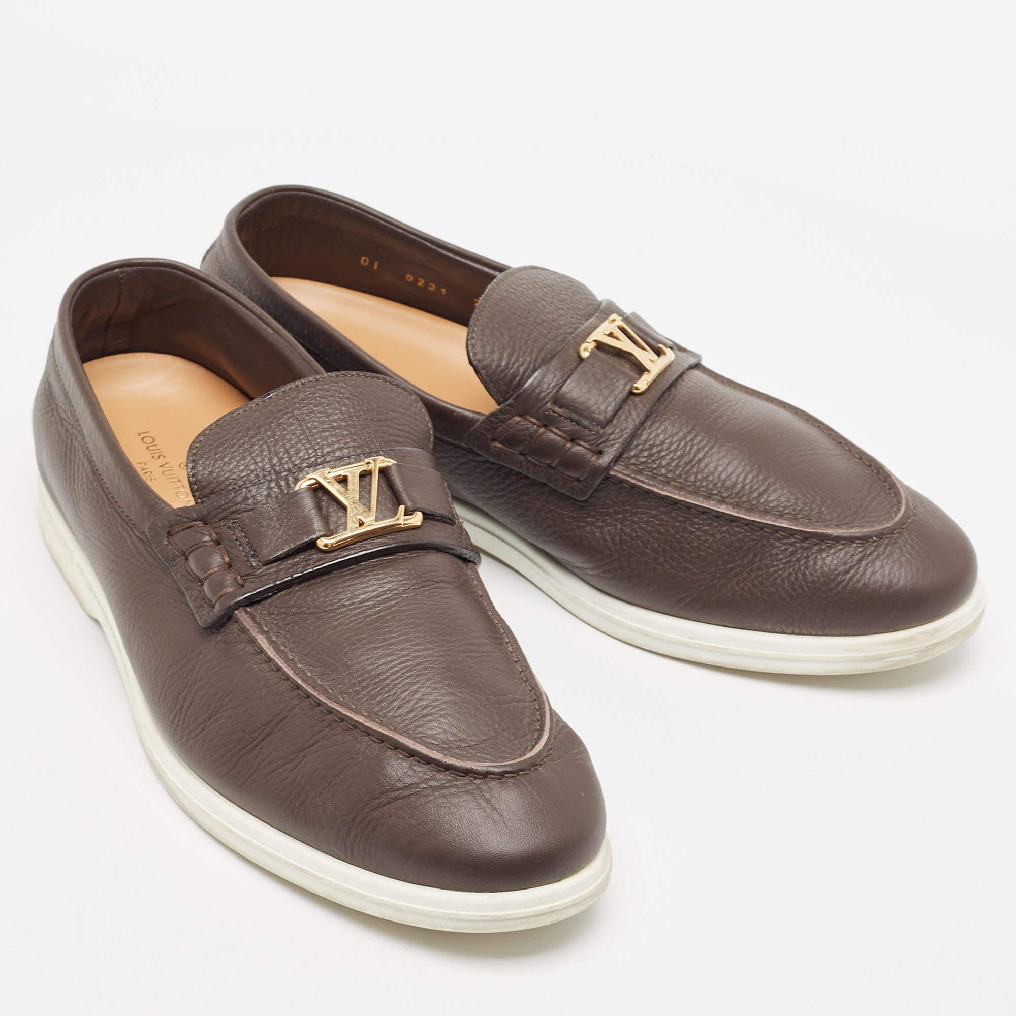 Louis Vuitton Brown Leather Slip On Loafers Size 41.5 In Good Condition For Sale In Dubai, Al Qouz 2