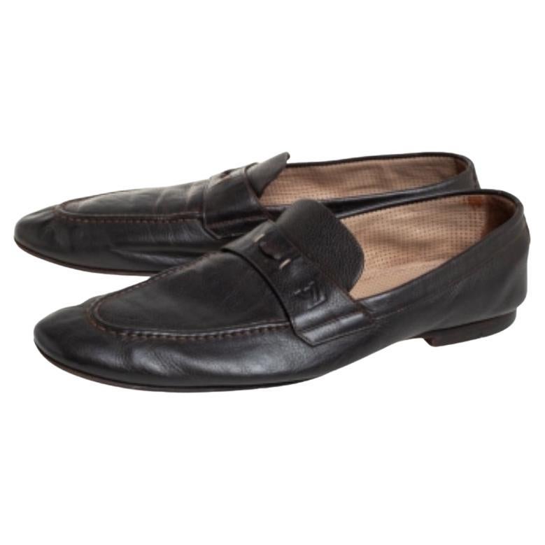 Fabulously designed, these loafers from Louis Vuitton brilliantly amalgamate top-notch style and utmost comfort! The brown leather construction is perfectly complemented with neat stitches and logo-detailed straps on the vamps. Leather-lined insoles