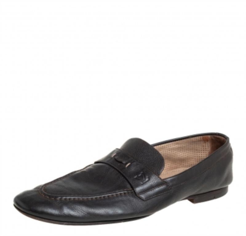 Louis Vuitton Brown Leather Slip On Loafers Size 42 In Fair Condition For Sale In Dubai, Al Qouz 2