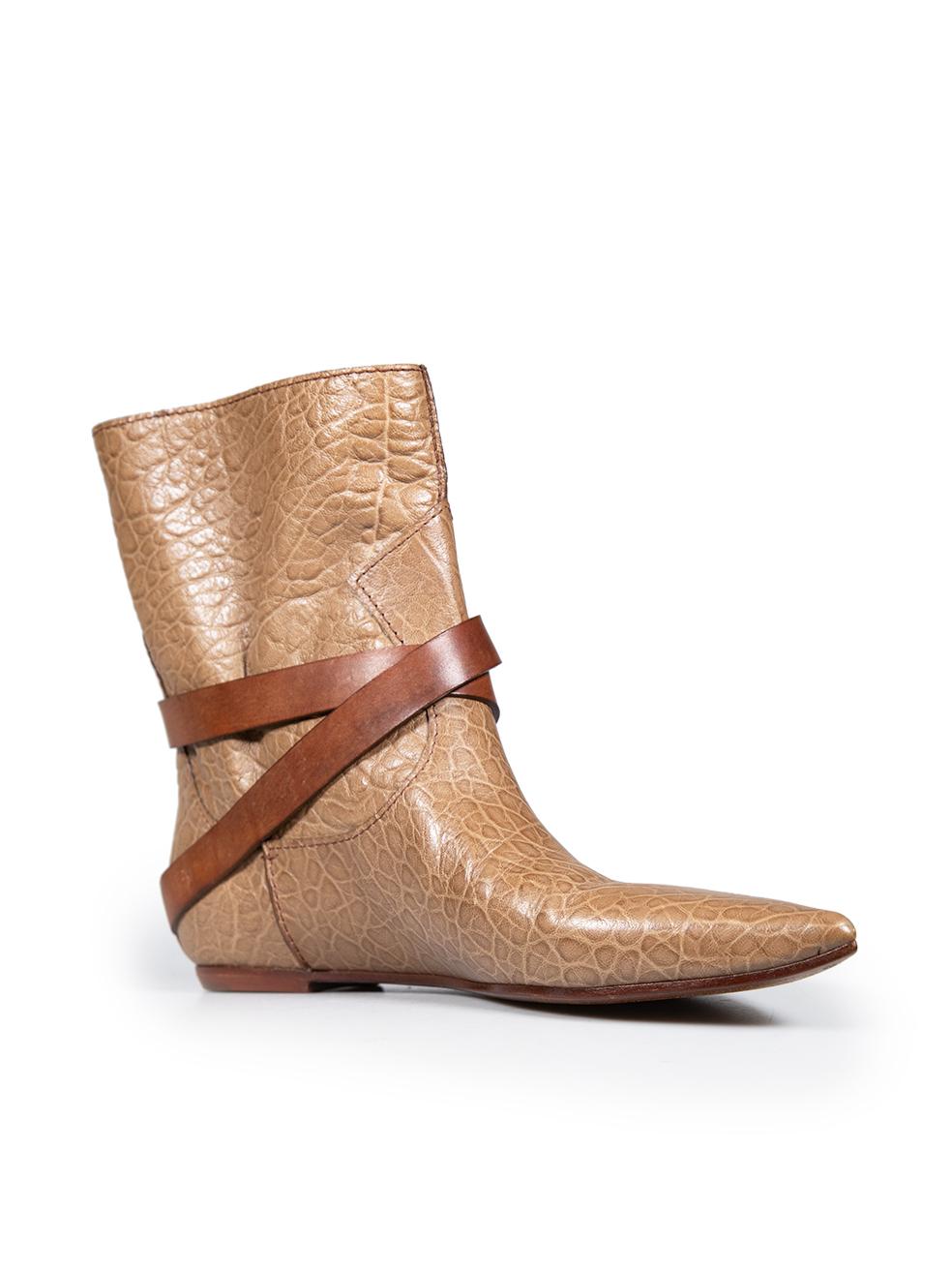 CONDITION is Very Good. Hardly any visible wear to boots is evident on this used Louis Vuitton designer resale item. The item comes with two original dust bags.
 
 
 
 Details
 
 
 Model: Sweet Escapade
 
 Brown
 
 Leather
 
 Boots
 
 Ankle length
