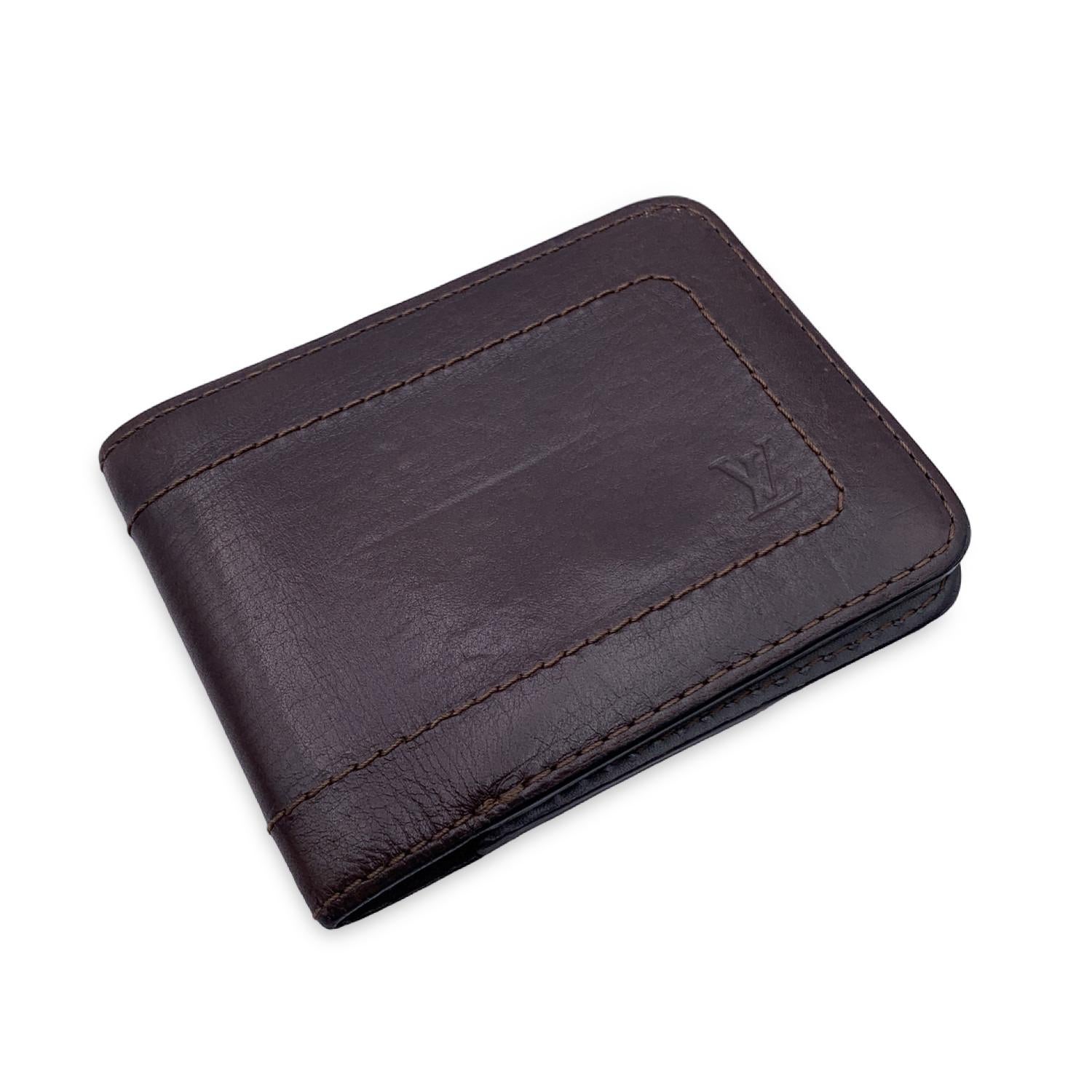 Louis Vuitton brown leather Utah Credit Card Holder. Bifold design. 2 bill compartments, 6 credit card slots, 1 plasic window and 2 open pockets inside. Leather lining. 'LOUIS VUITTON Paris - made in Spain' embossed inside. Serial number embossed