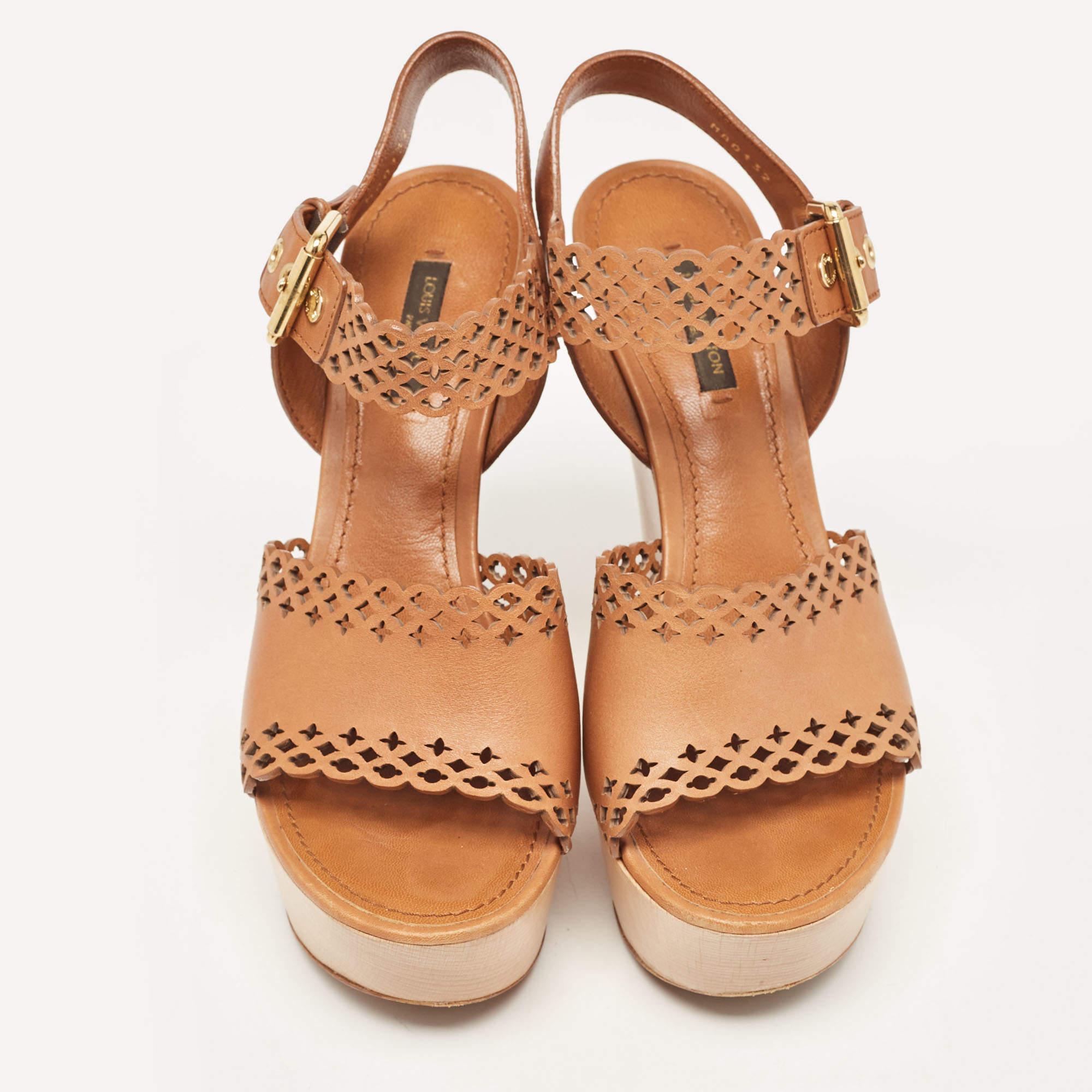 Louis Vuitton Brown Leather Wedge Ankle Strap Sandals Size 39 (Sandales à talons compensés en cuir brun) en vente 1