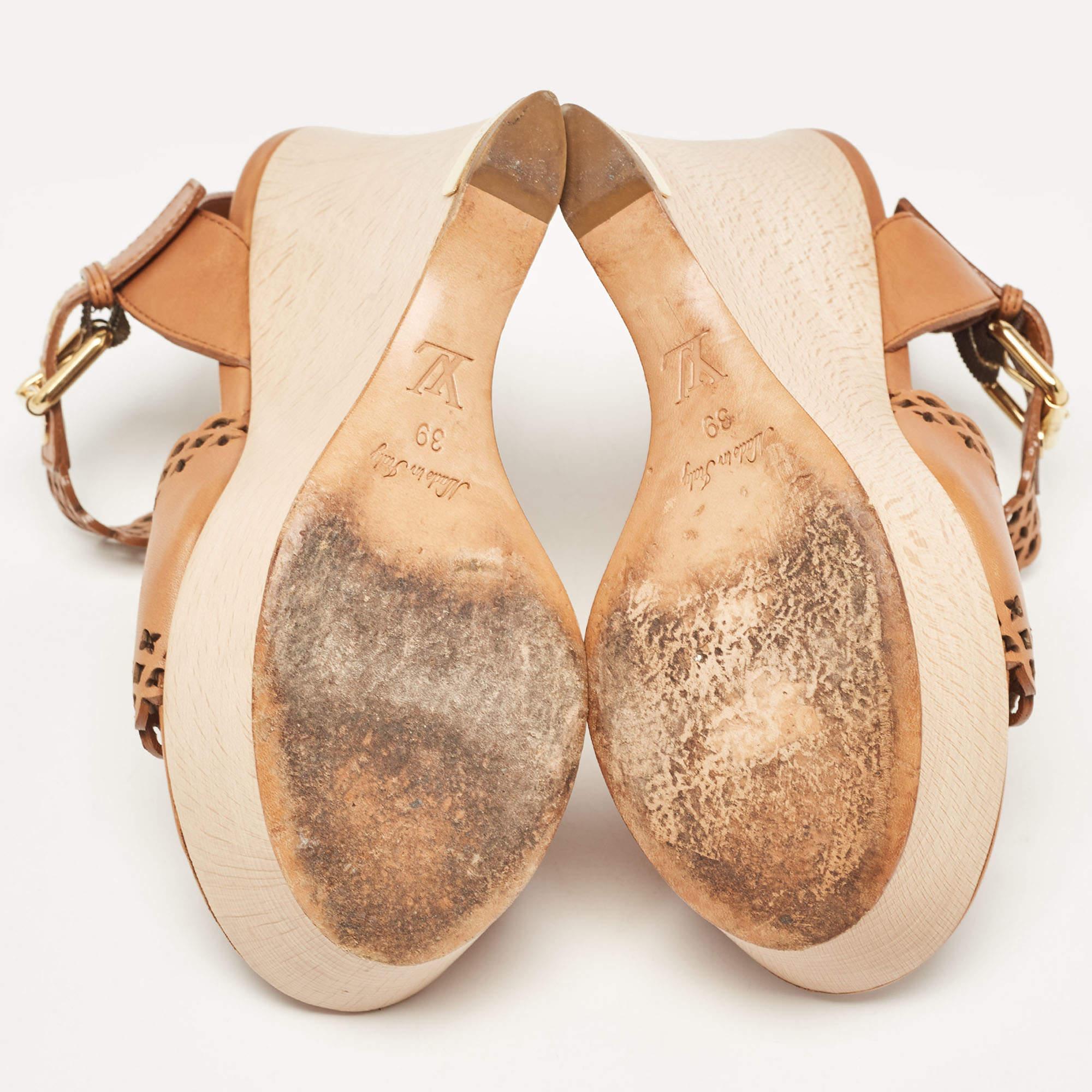 Louis Vuitton Brown Leather Wedge Ankle Strap Sandals Size 39 (Sandales à talons compensés en cuir brun) en vente 4