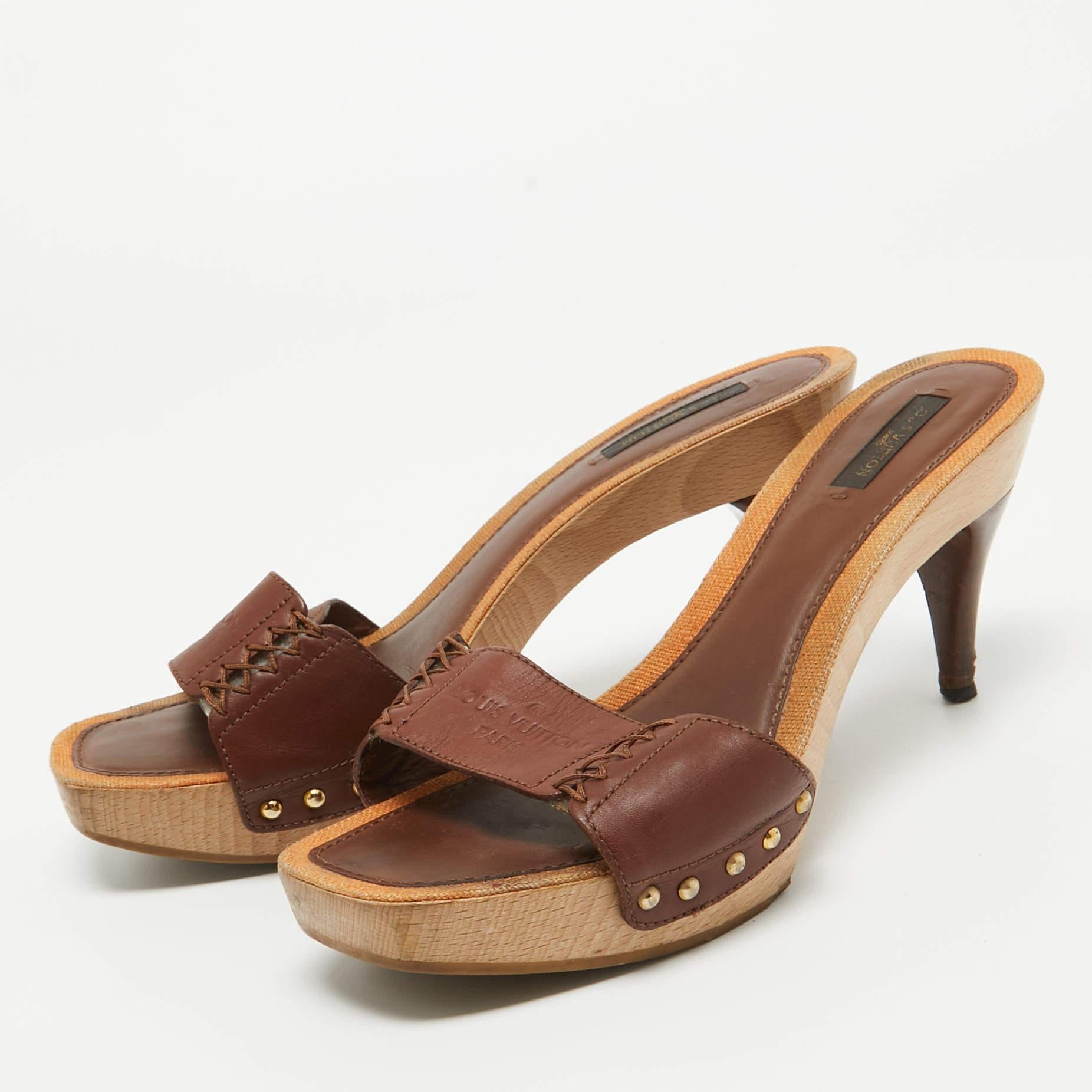 Louis Vuitton Brown Leather Wooden Slide Sandals Size 39 For Sale 2