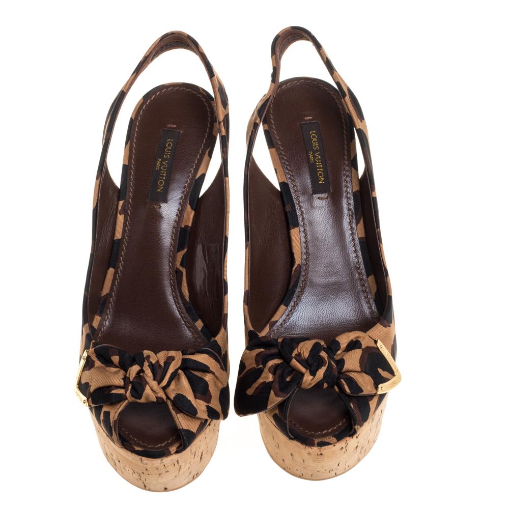 These Louis Vuitton platform sandals are the best pair to complement your everyday outfits. The leopard-printed canvas exterior profiles a bow accent on the vamps, slingback straps and high cork wedge heels. Labeled insoles and rubber outsoles