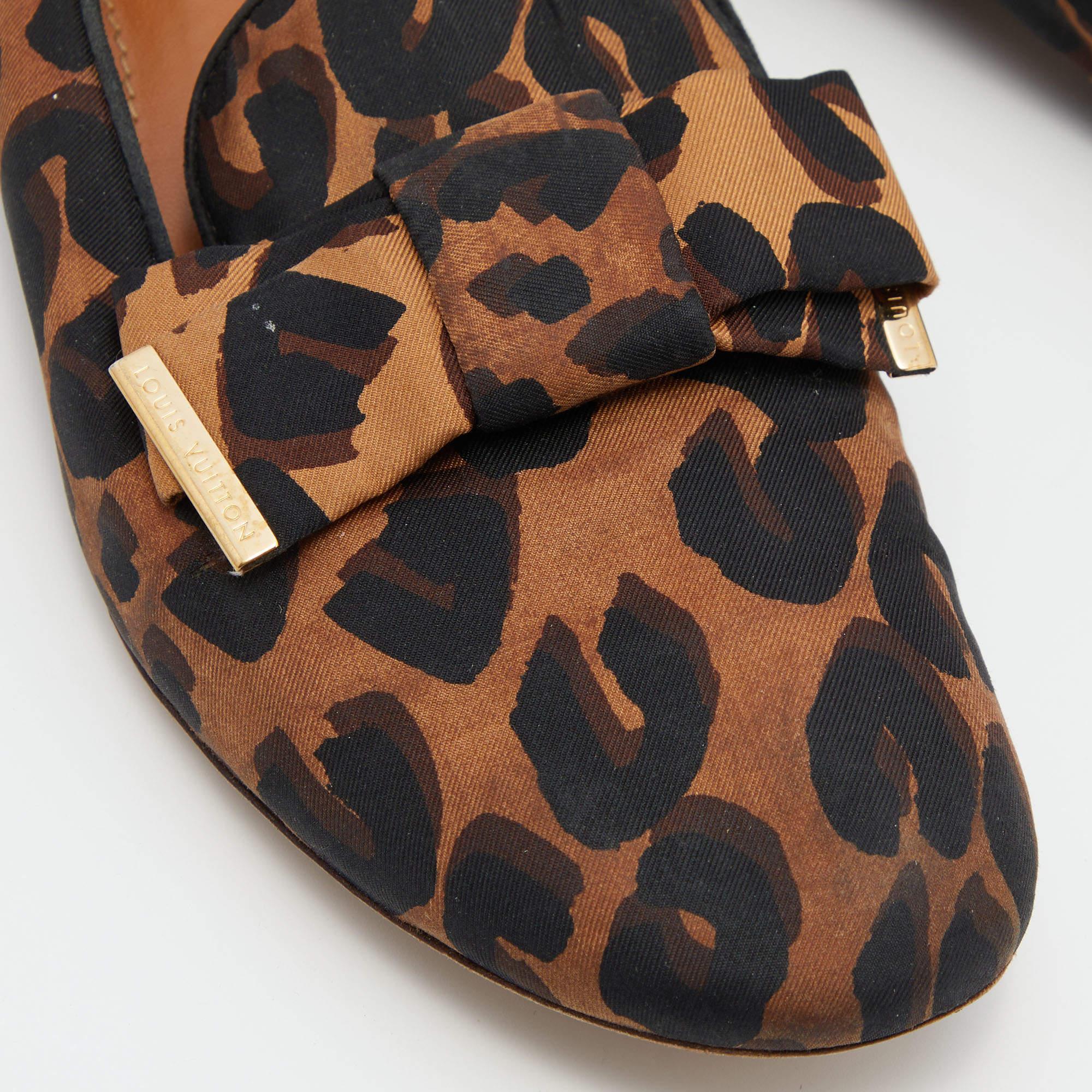 Louis Vuitton Brown Leopard Printed Fabric Bow Detail Smoking Slippers Size 39 In Good Condition In Dubai, Al Qouz 2