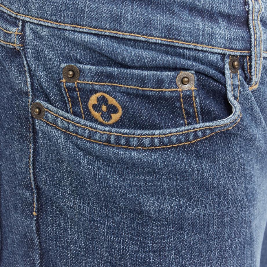 LOUIS VUITTON brown logo blue cotton pocket bootcut jeans FR34 XS
Reference: MECG/A00104
Brand: Louis Vuitton
Material: Denim
Color: Blue, Brown
Pattern: Solid
Closure: Zip Fly
Extra Details: LV leather tag at back.
Made in: