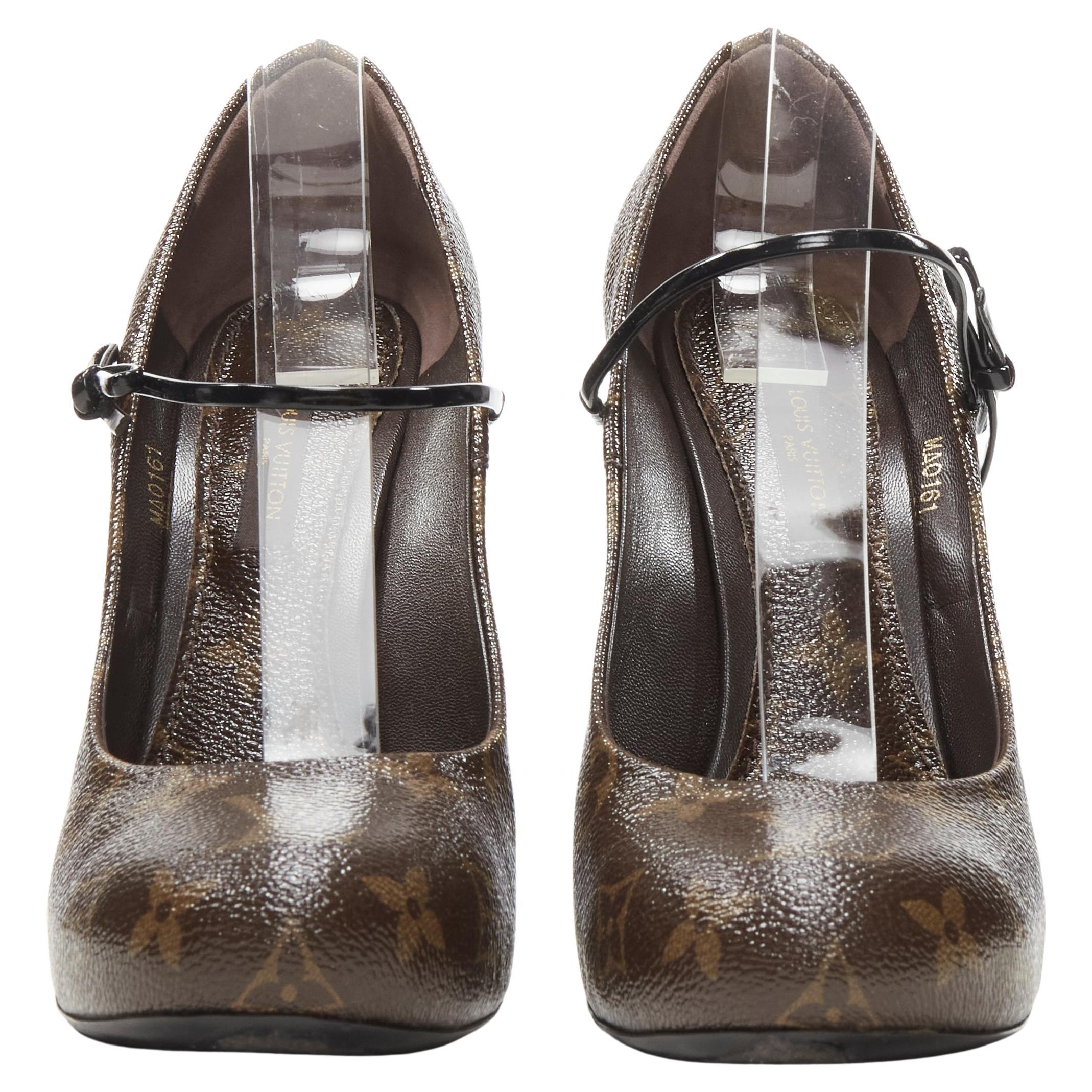 LOUIS VUITTON brown LV monogram bow maryjane chunky heel pump EU36.5
Brand: Louis Vuitton
Material: Canvas
Color: Brown
Pattern: Monogram
Extra Detail: Black patent bow mary jane strap. Chunky heel.
Made in: Italy

CONDITION:
Condition: Excellent,