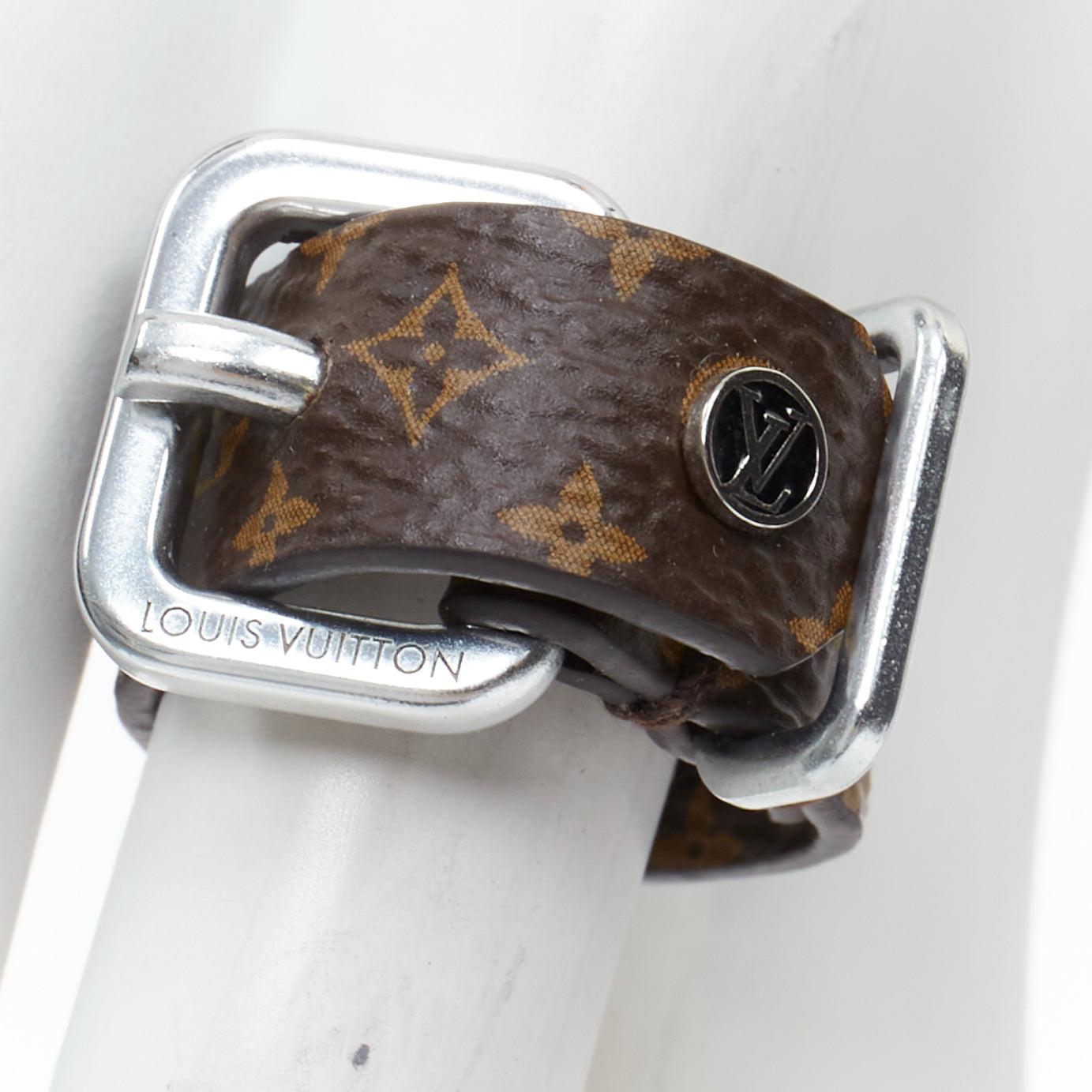LOUIS VUITTON brown LV monogram canvas silver buckle ring
Reference: TGAS/E00851
Brand: Louis Vuitton
Designer: Nicolas Ghesquiere
Material: Canvas, Metal
Color: Brown, Silver
Pattern: Monogram
Closure: Belt

CONDITION:
Condition: Very good, this