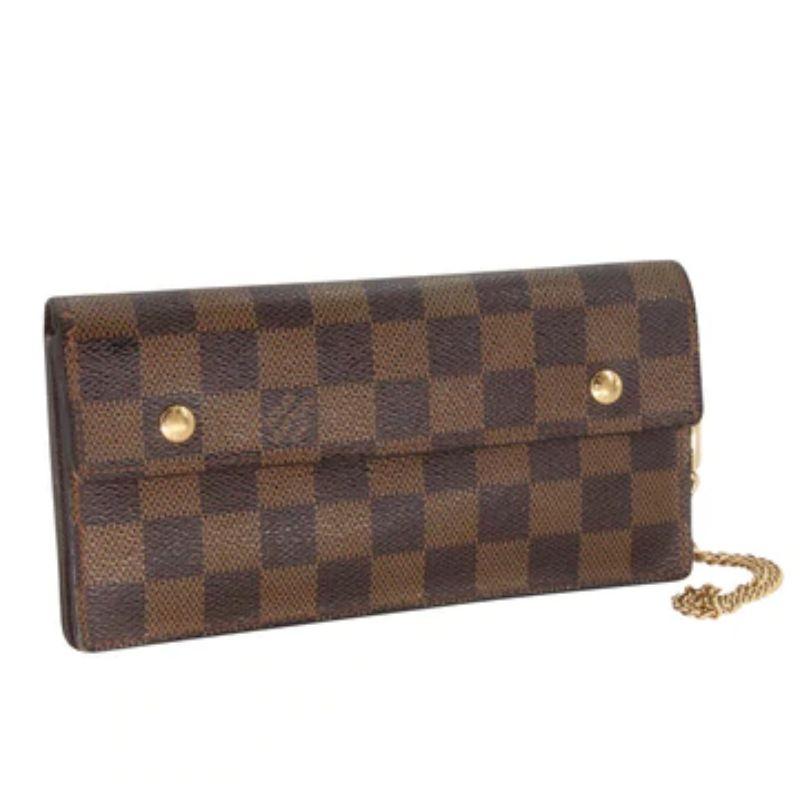 Louis Vuitton Brown Men's Damier Chain Accordion Wallet

A classic Louis Vuitton Piece from the Men's Collection With a Brown Damier Canvas Exterior Design. Featuring a two button snap closure And Gold LV emblem Chain including a 1 zip pocket and 4
