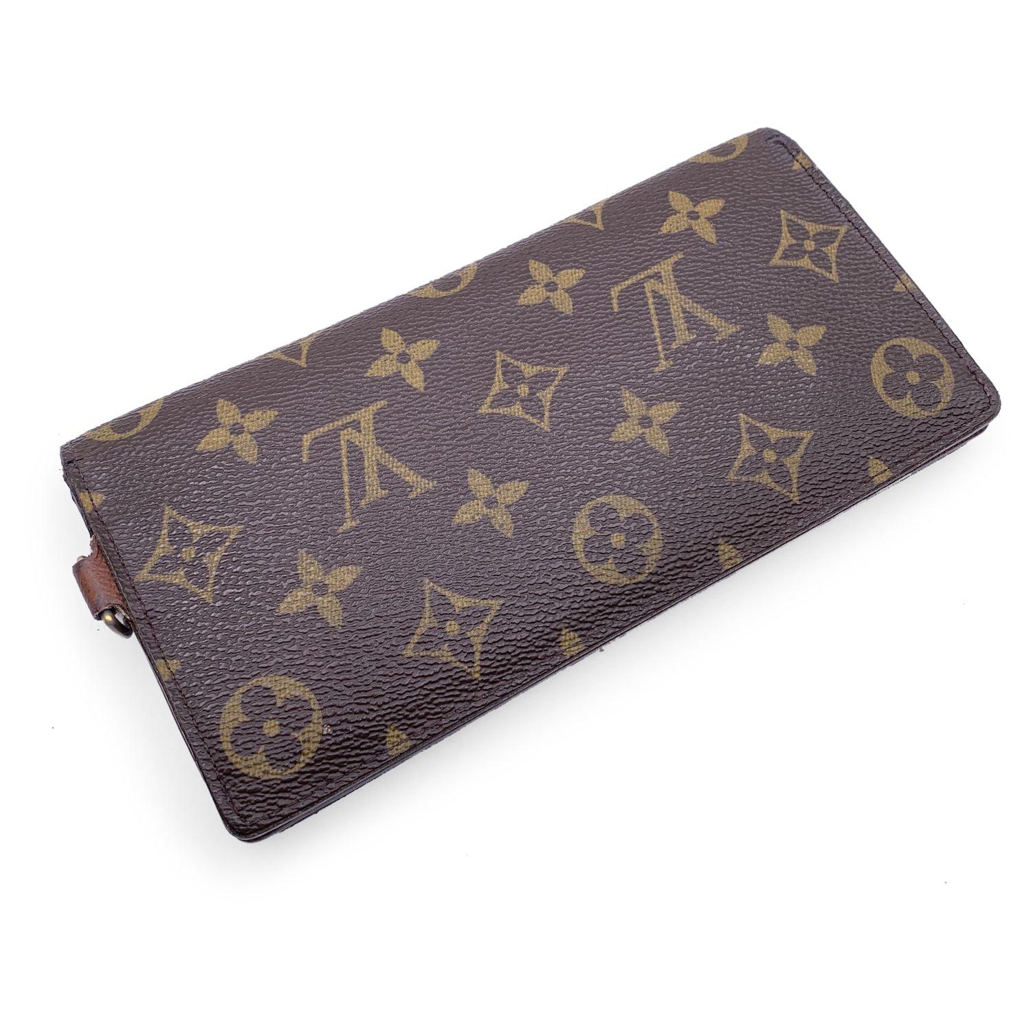 Louis Vuitton 'monogram canvas 'Accordeon' wallet Interior. Double snap button closure at front flap. Tan leather interior. The interior features 7 credit card slots, 1 zip pocket , 2 interior compartments and 2 flat pockets. D-ring at the exterior