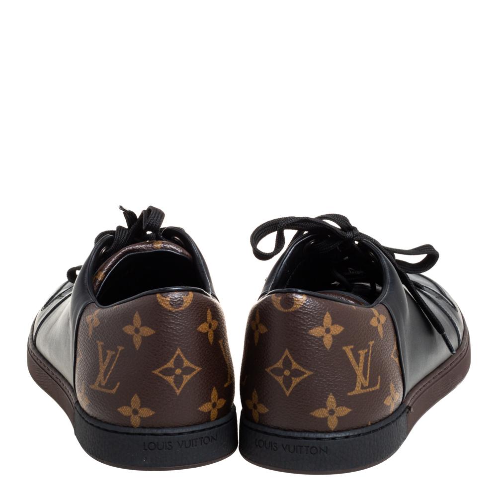 Louis Vuitton Brown Monogram Canvas and Black Leather Low Top Sneakers Size 42 In Good Condition In Dubai, Al Qouz 2
