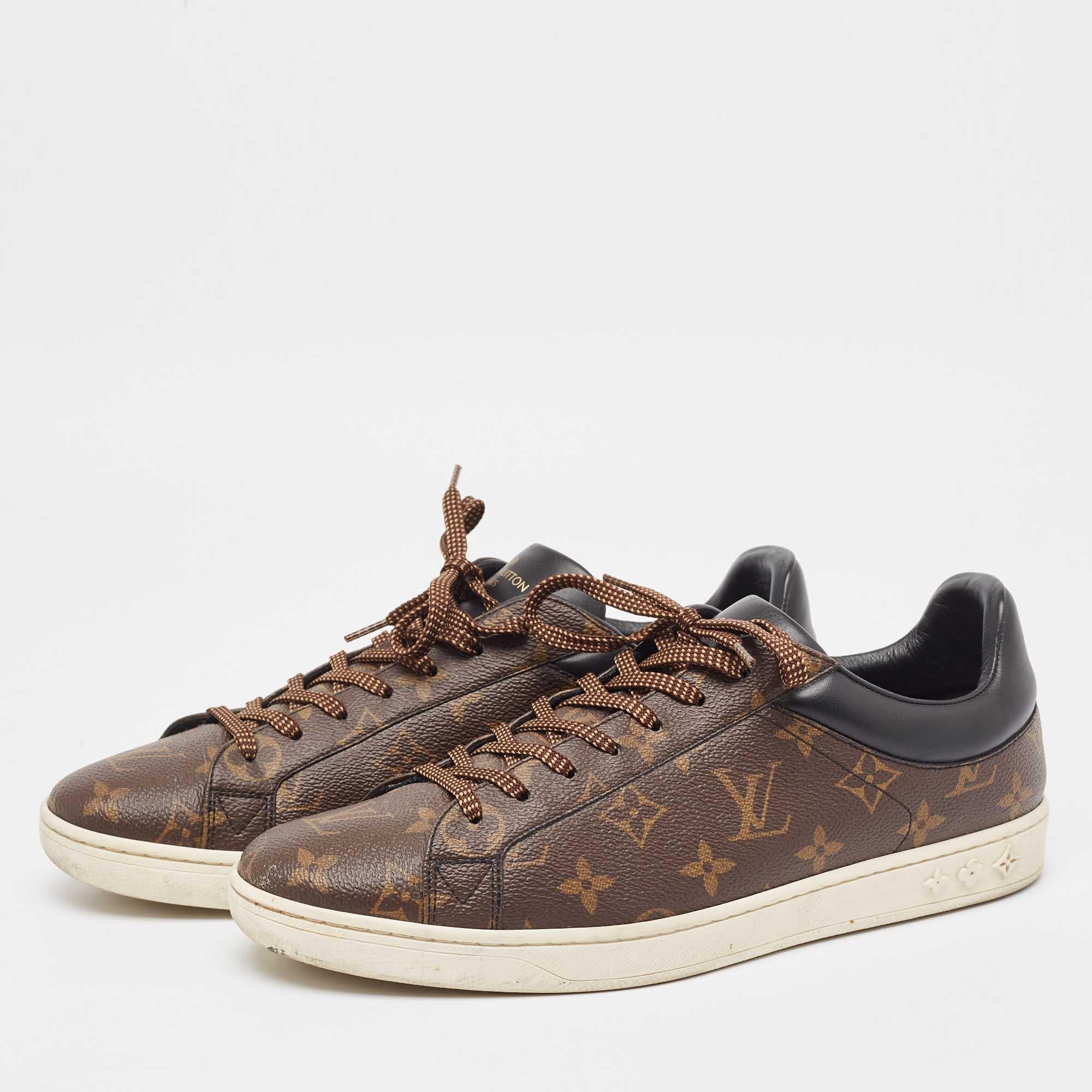 Coming in a classic silhouette, these designer sneakers are a seamless combination of luxury, comfort, and style. These sneakers are finished with signature details and comfortable insoles.