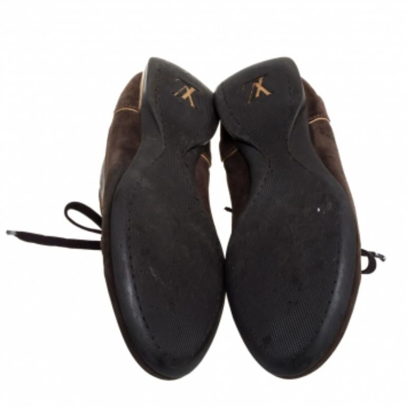 Louis Vuitton Brown Monogram Canvas And  Suede Sneakers Size 43.5 In Fair Condition For Sale In Dubai, Al Qouz 2