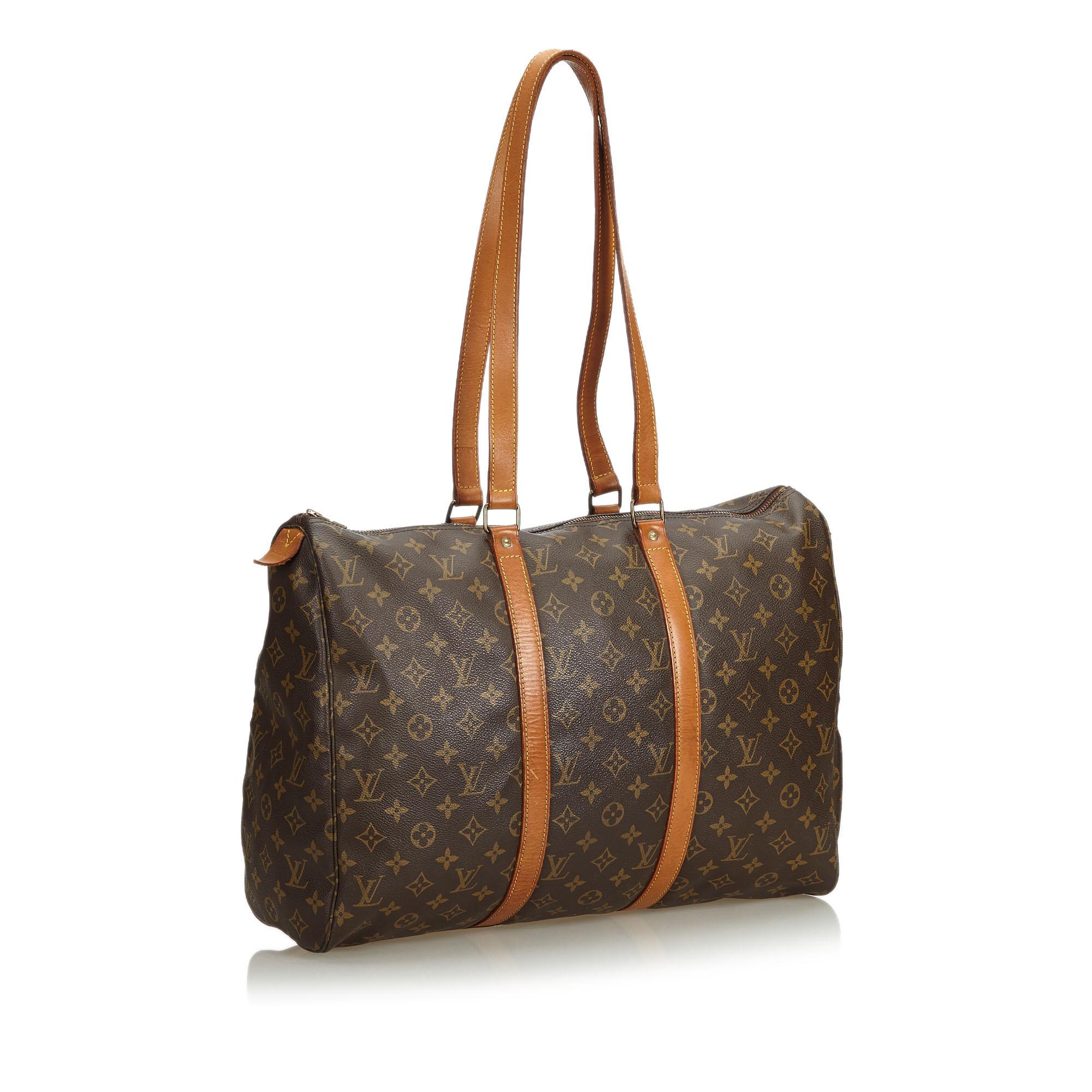 The Sac Flanerie 45 features the monogram canvas, flat vachetta shoulder straps and trim, a top zip closure, and an interior pocket. It carries as B condition rating.

Inclusions: 
This item does not come with inclusions.


Louis Vuitton pieces do