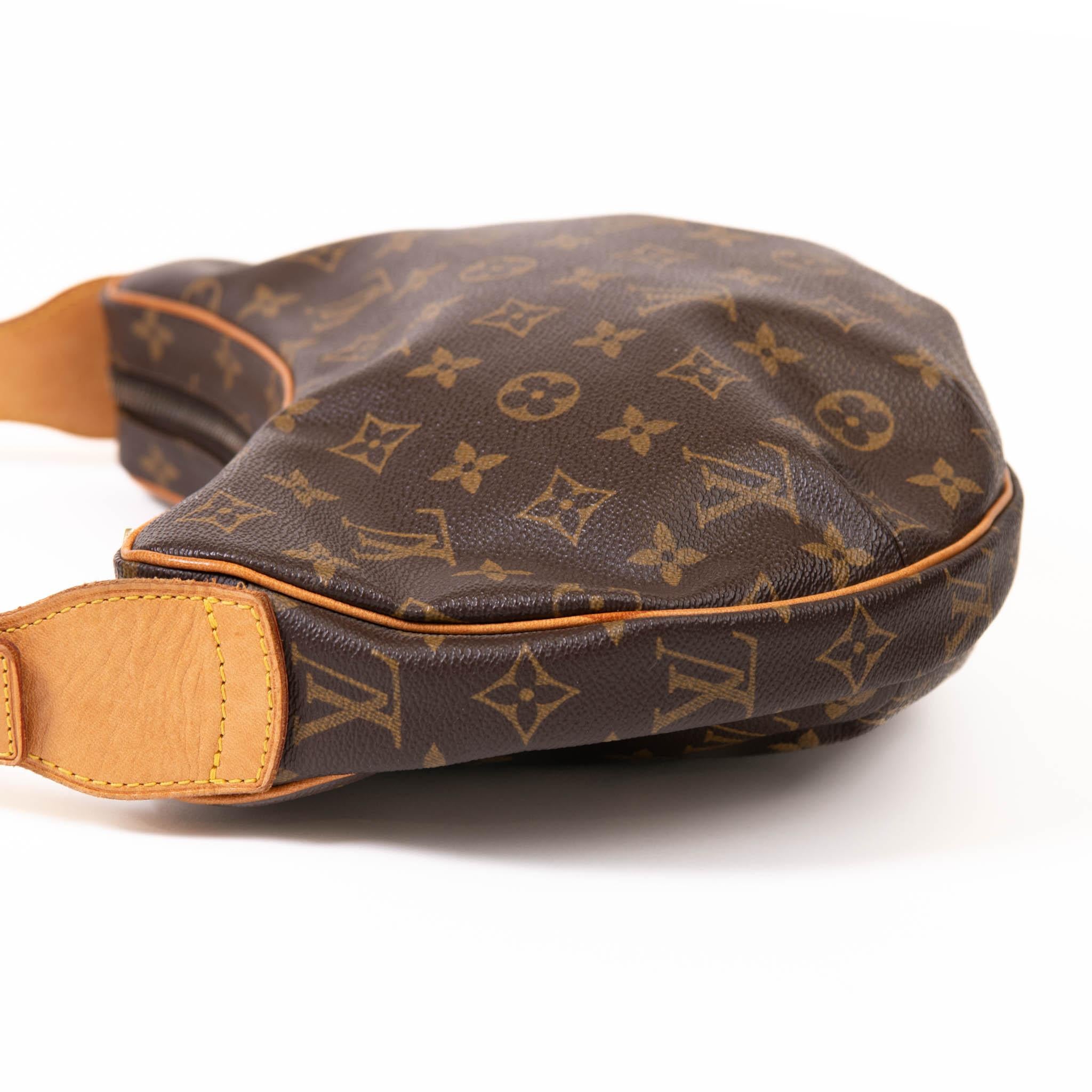 100% Authentic

We all know Louis Vuitton is know for making bags that are exquisite and lasting. This Croissant MM is a beauty like all the others. It comes crafted from monogram canvas and shaped distinctly. A single handle and an Alcantara