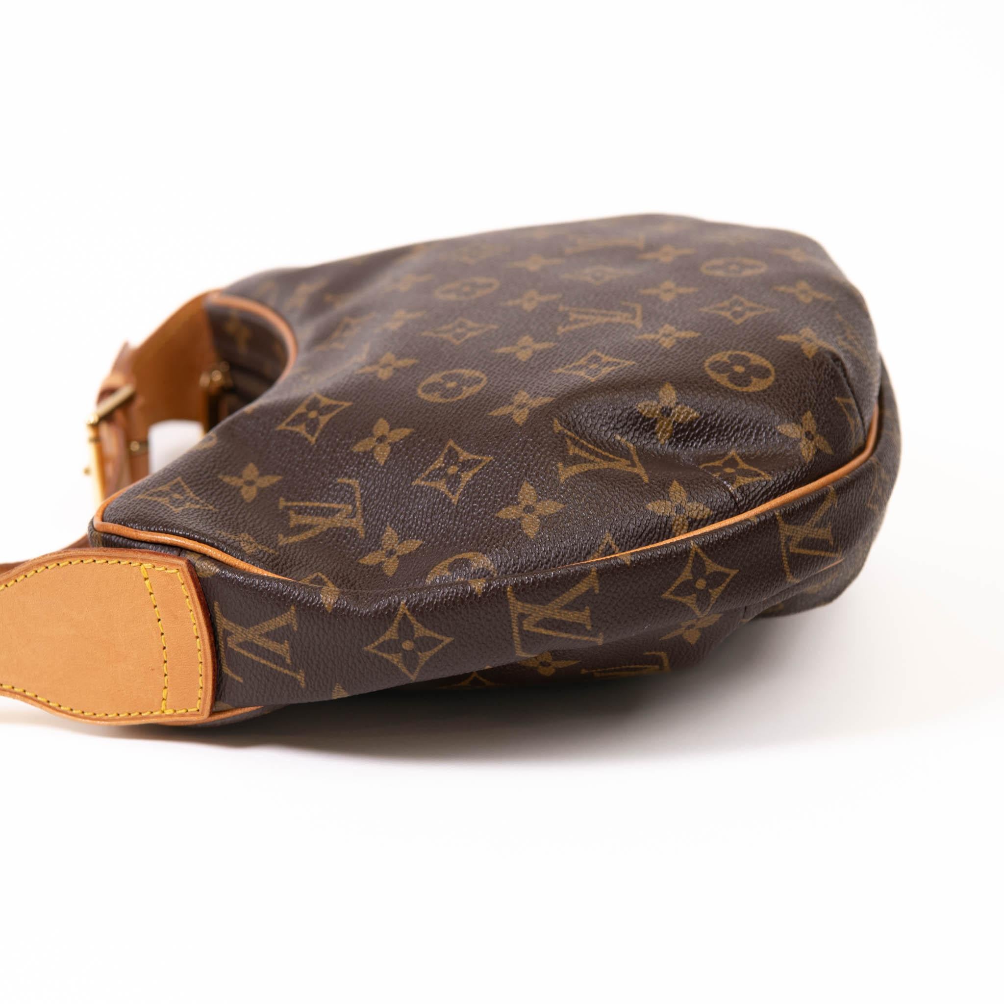 Women's or Men's Louis Vuitton Brown Monogram Canvas Croissant MM Bag For Sale