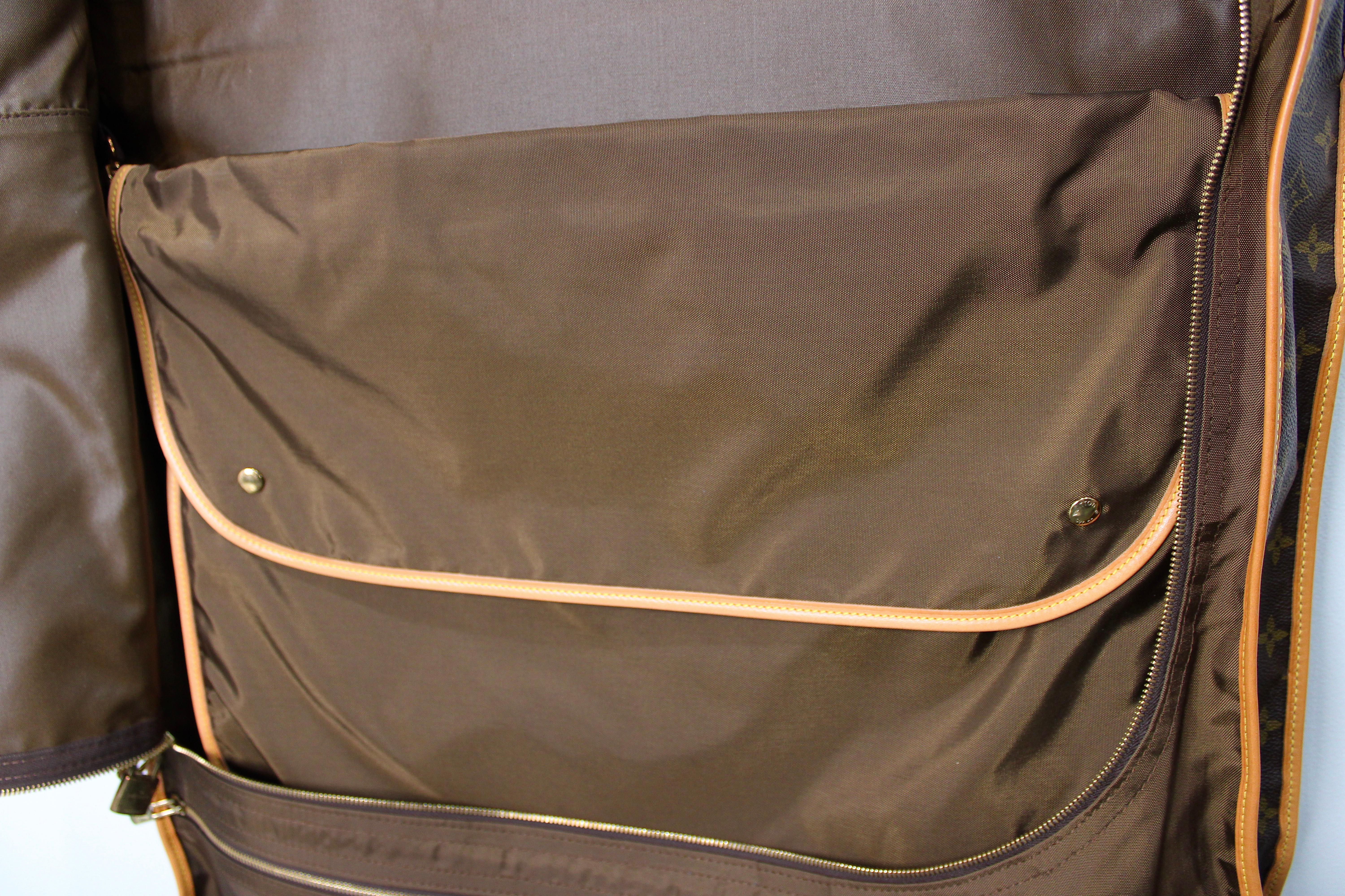 Bolsa de viaje de lona con monograma marrón Louis Vuitton en venta 12