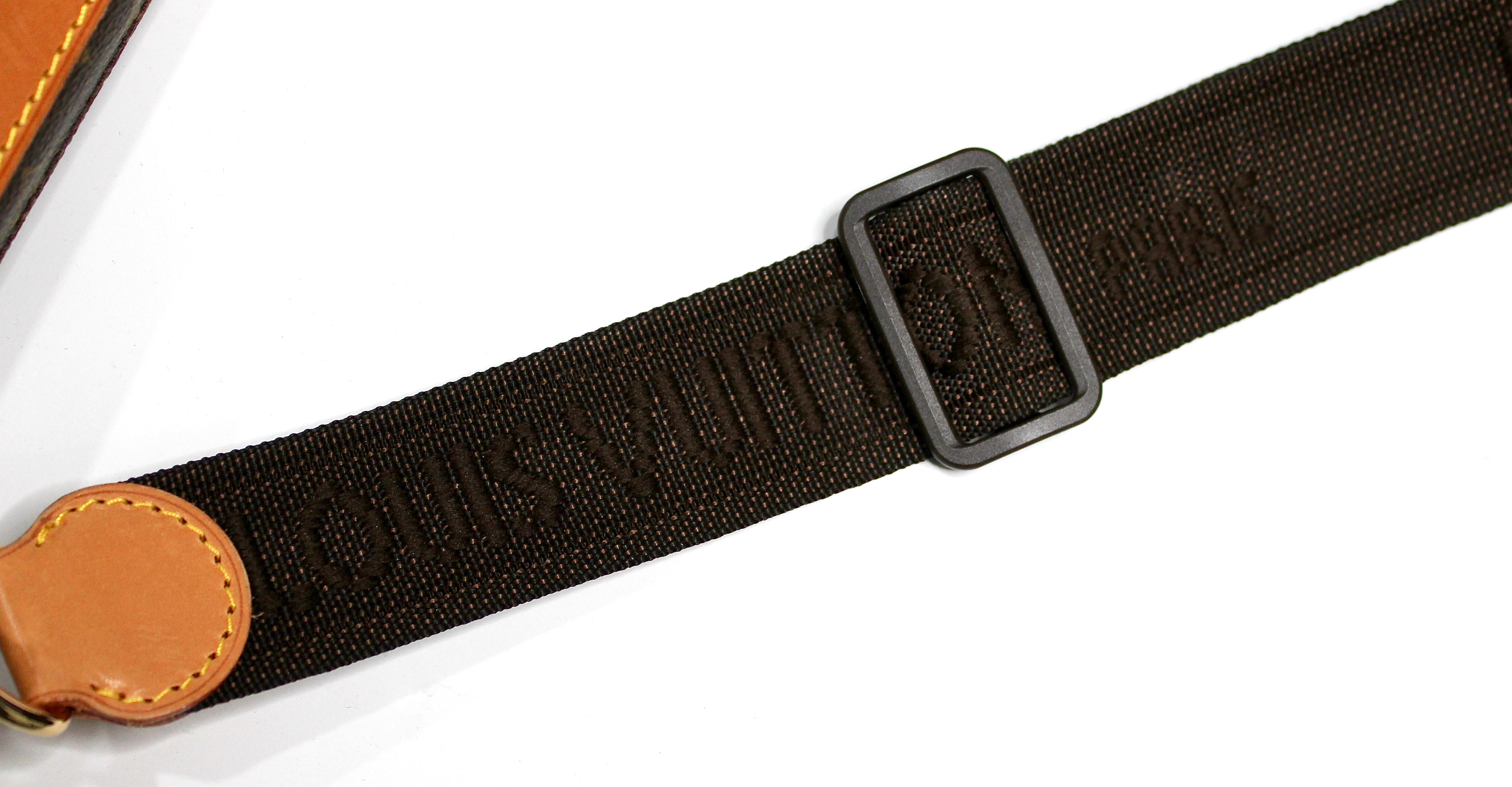 Bolsa de viaje de lona con monograma marrón Louis Vuitton en venta 1